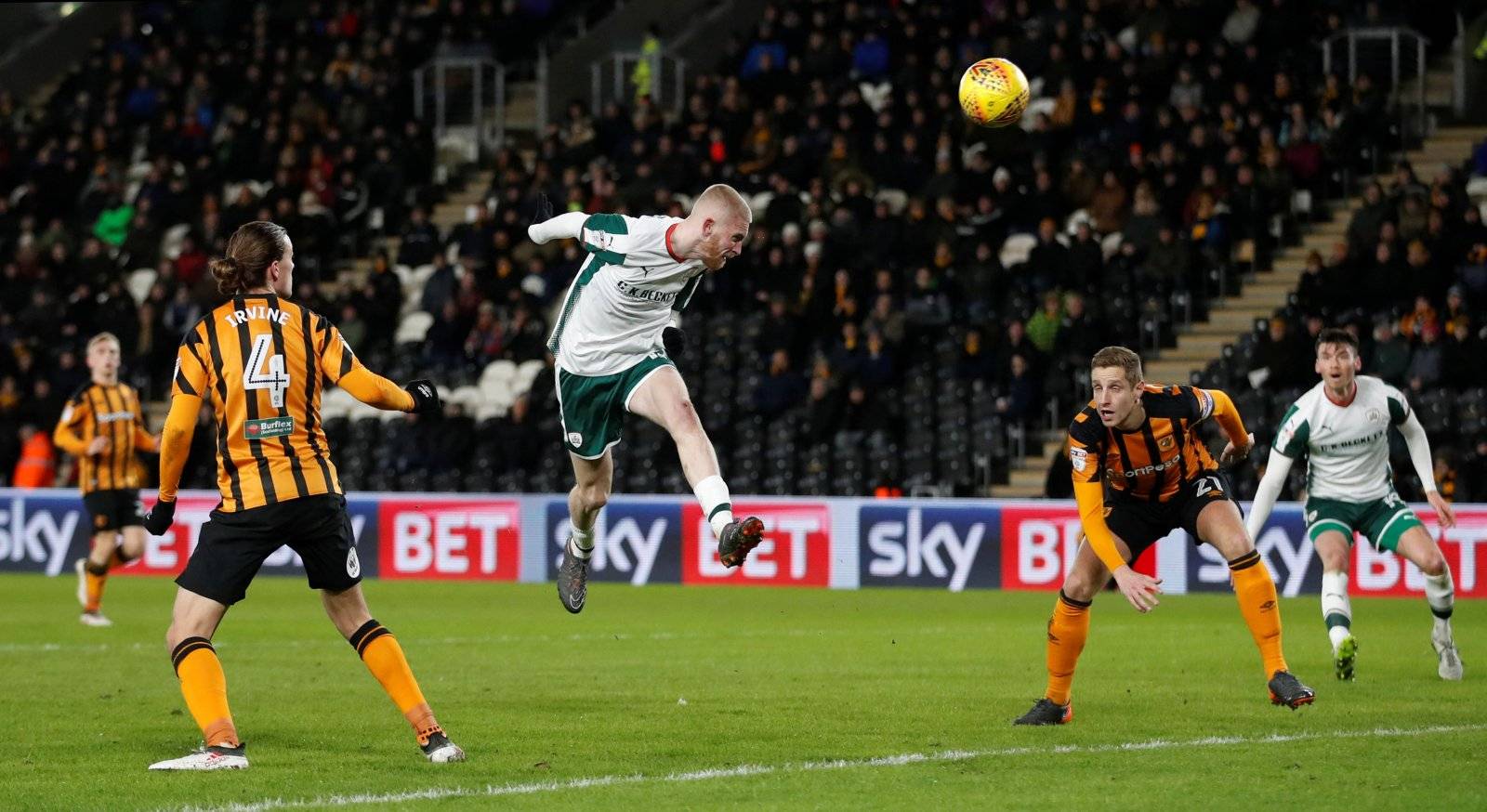 Leeds rivals' star provides intriguing insight into relationship with ...