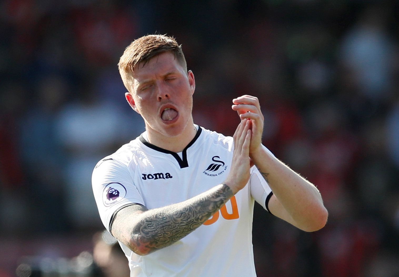 Soccer Football - Premier League - AFC Bournemouth vs Swansea City - Vitality Stadium, Bournemouth, Britain - May 5, 2018   Swansea City's Alfie Mawson looks dejected after the match               REUTERS/David Klein    EDITORIAL USE ONLY. No use with unauthorized audio, video, data, fixture lists, club/league logos or 