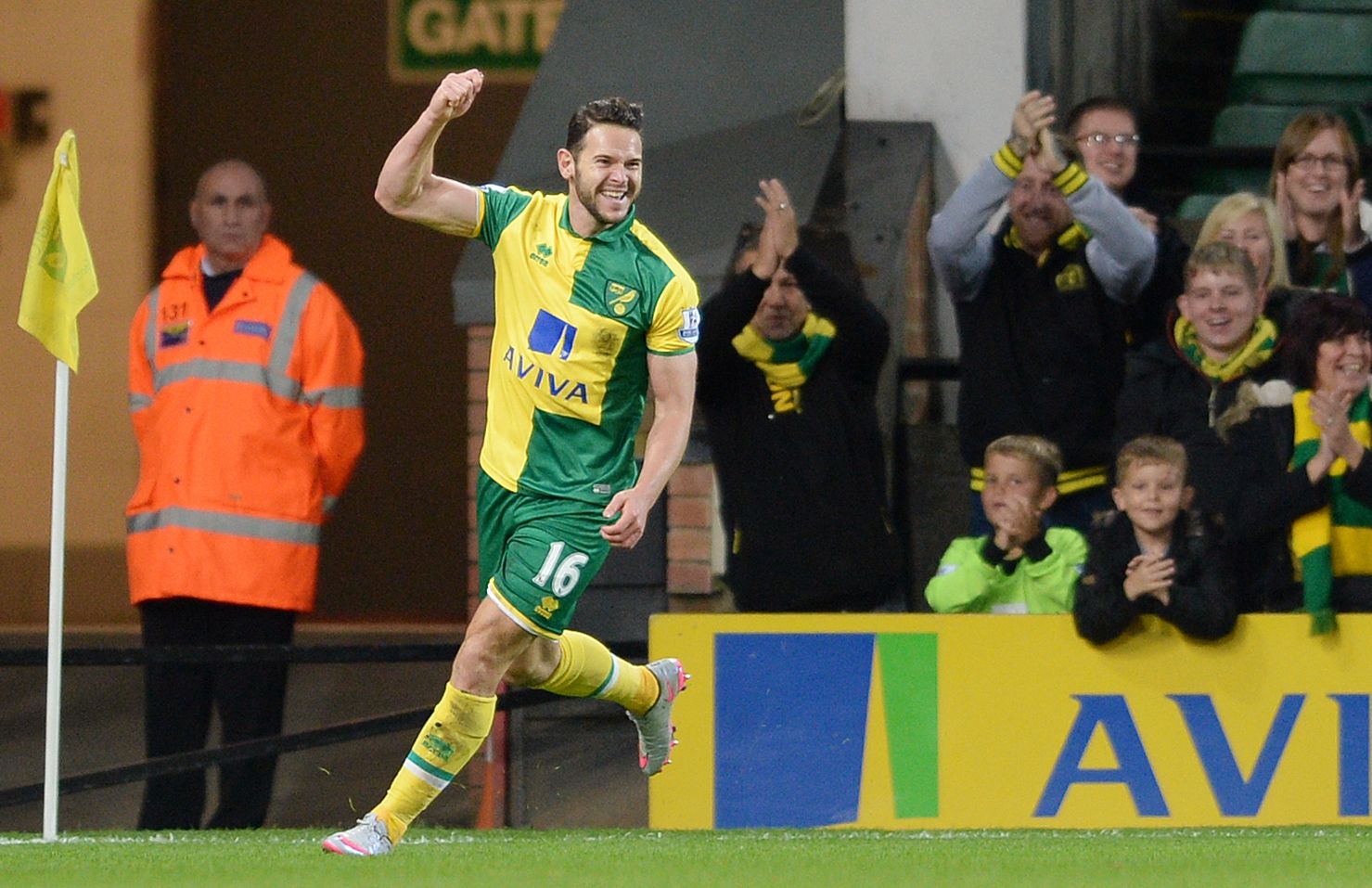 Football - Norwich City v West Bromwich Albion - Capital One Cup Third Round - Carrow Road - 23/9/15 
Norwich's Matt Jarvis celebrates scoring their first goal 
Mandatory Credit: Action Images / Alan Walter 
Livepic 
EDITORIAL USE ONLY. No use with unauthorized audio, video, data, fixture lists, club/league logos or 