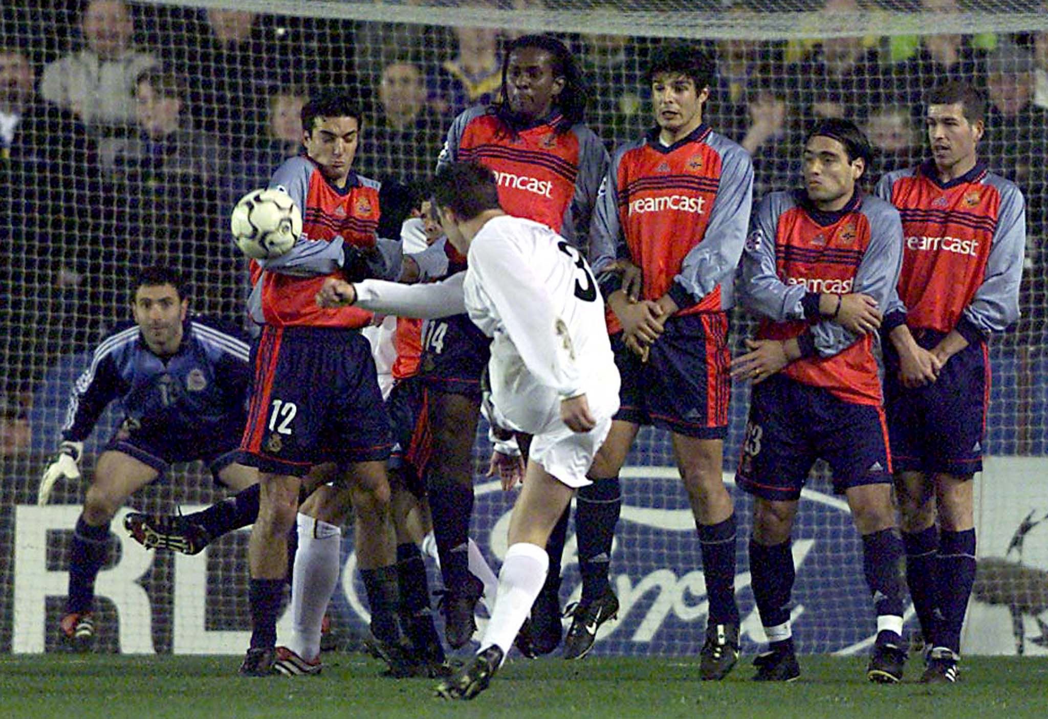 Leeds United's Ian Harte (foreground) scores from a free-kick to take the lead against Deportivo Coruna during their quarter-final Champions League first leg soccer match at Elland road, April 4, 2001.

DCS/IW/AA