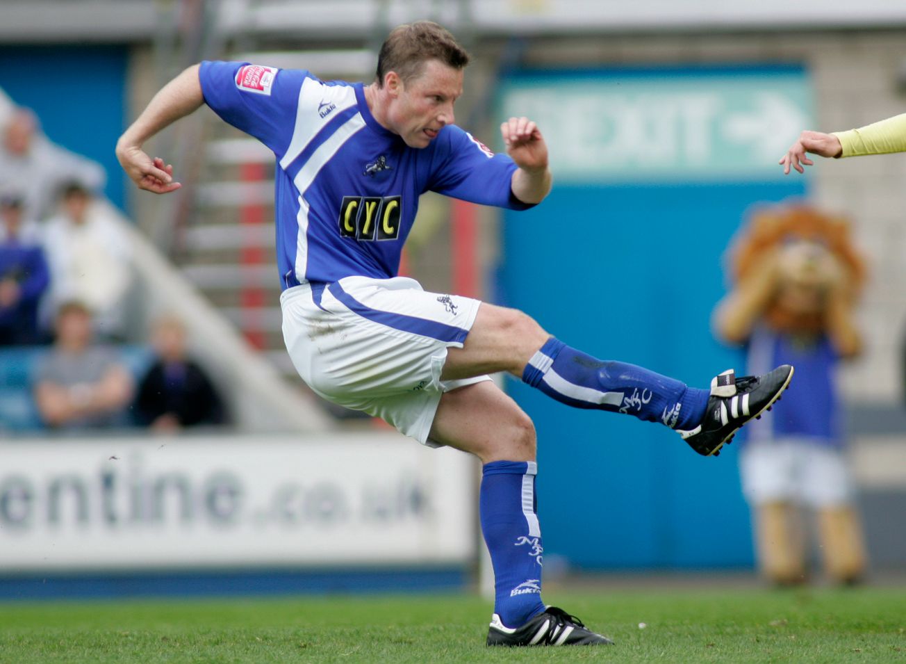 Football - Millwall v Leeds United - Coca-Cola Football League One Play-Off Semi Final First Leg - The New Den - 08/09 - 9/5/09 
Neil Harris scores the first goal for Millwall 
Mandatory Credit: Action Images / David Field