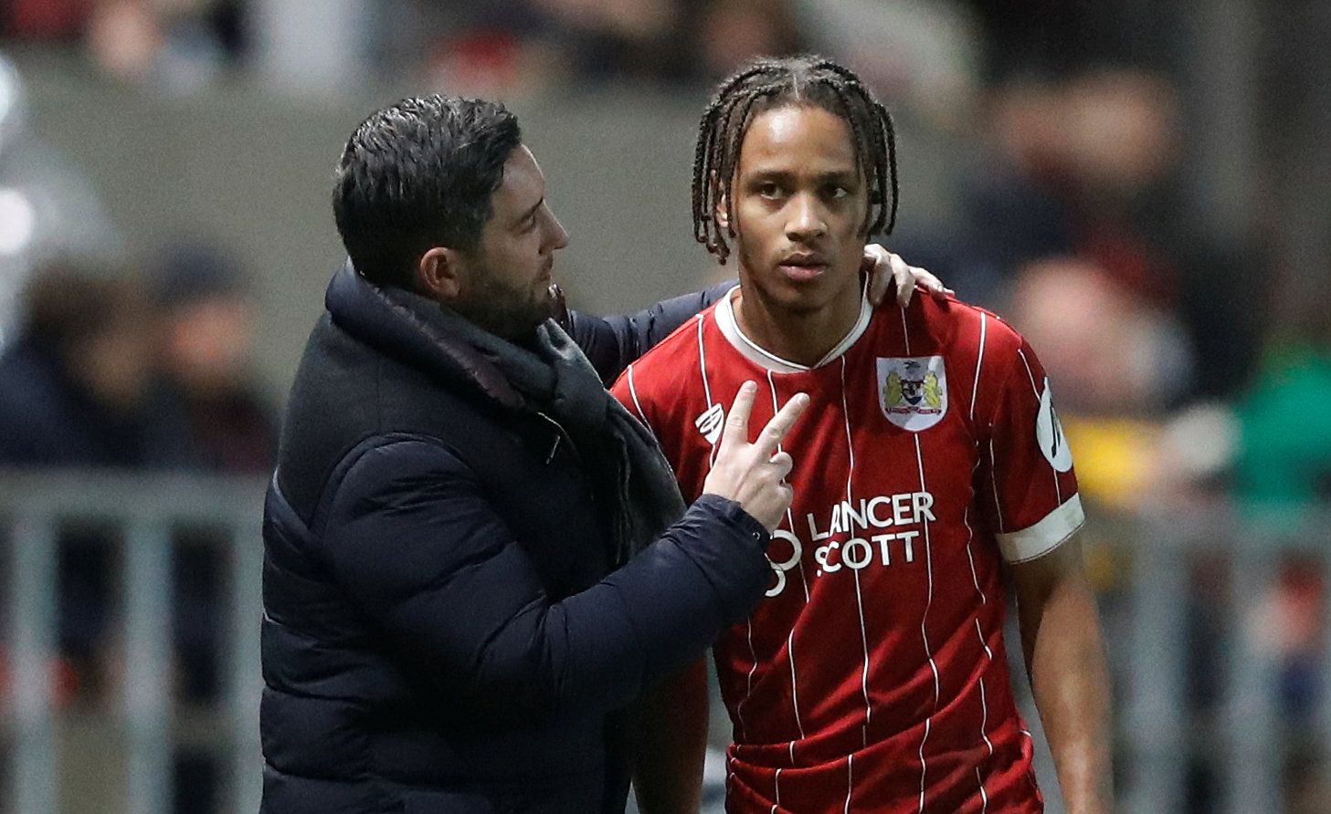 Soccer Football - Carabao Cup Semi Final Second Leg - Bristol City vs Manchester City - Ashton Gate Stadium, Bristol, Britain - January 23, 2018   Bristol City manager Lee Johnson speaks with Bobby Reid         Action Images via Reuters/Carl Recine    EDITORIAL USE ONLY. No use with unauthorized audio, video, data, fixture lists, club/league logos or 