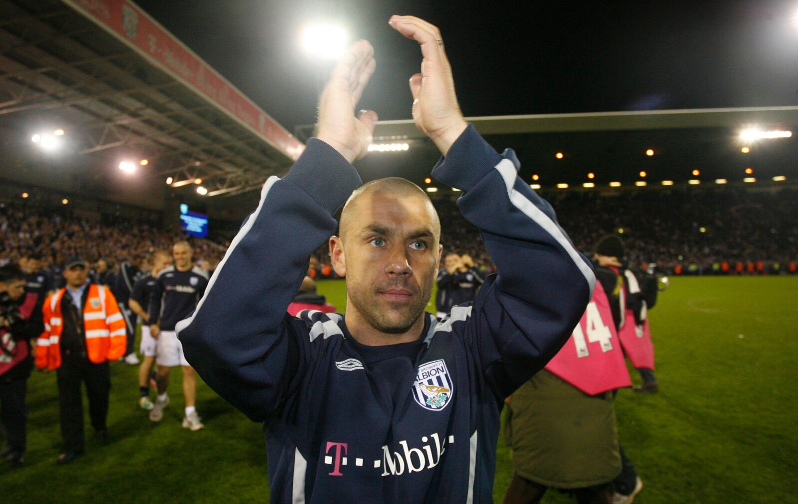 Football - West Bromwich Albion v Southampton - Coca-Cola Football League Championship - The Hawthorns - 07/08 - 28/4/08 
West Bromwich Albion's Kevin Phillips celebrates at the end 
Mandatory Credit: Action Images / Matthew Childs