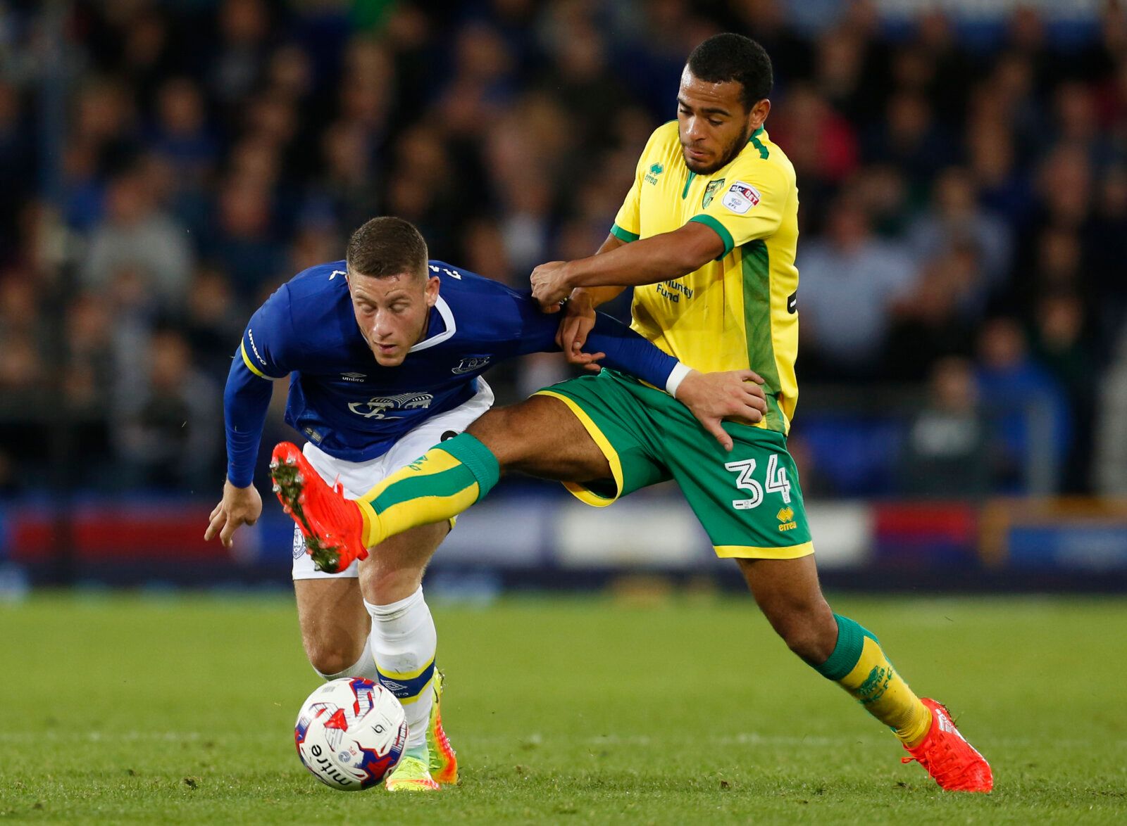 Britain Football Soccer - Everton v Norwich City - EFL Cup Third Round - Goodison Park - 20/9/16
Everton's Ross Barkley in action with Norwich City's Louis Thompson  
Action Images via Reuters / Ed Sykes
Livepic
EDITORIAL USE ONLY. No use with unauthorized audio, video, data, fixture lists, club/league logos or 