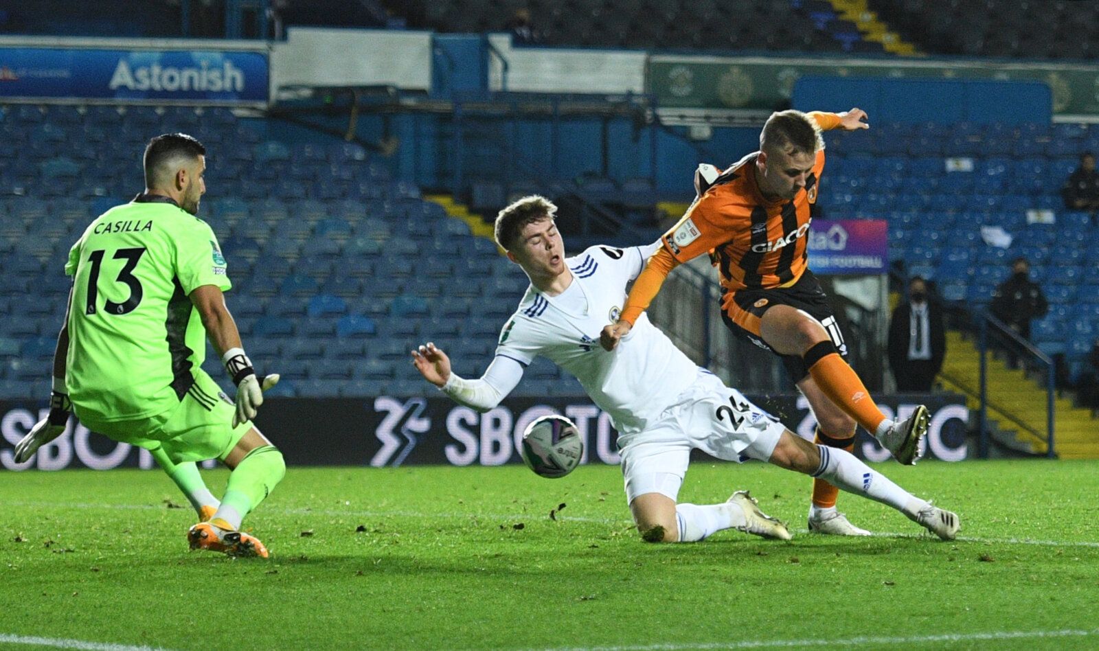Soccer Football - Carabao Cup Second Round - Leeds United v Hull City - Elland Road, Leeds, Britain - September 16, 2020 Hull City's James Scott misses a chance to score Pool via REUTERS/Oli Scarff EDITORIAL USE ONLY. No use with unauthorized audio, video, data, fixture lists, club/league logos or 'live' services. Online in-match use limited to 75 images, no video emulation. No use in betting, games or single club/league/player publications.  Please contact your account representative for furthe