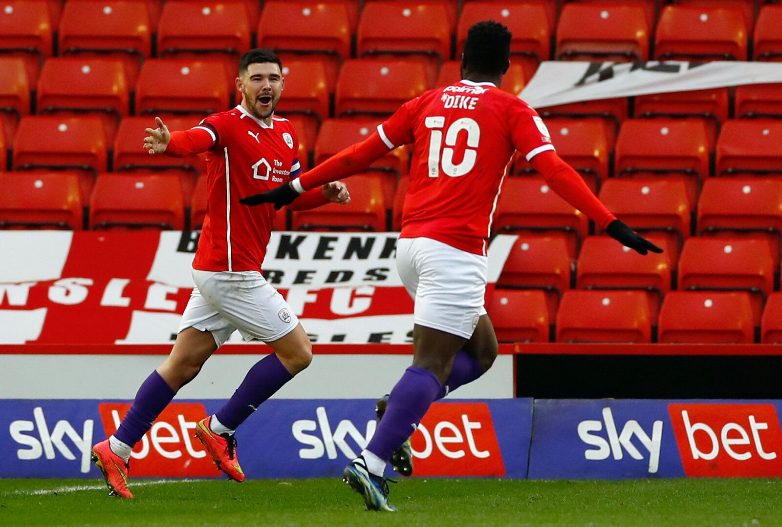 Soccer Football - Championship - Barnsley v Reading - Oakwell, Barnsley, Britain - April 2, 2021  Barnsley's Alex Mowatt celebrates scoring their first goal Action Images/Jason Cairnduff  EDITORIAL USE ONLY. No use with unauthorized audio, video, data, fixture lists, club/league logos or 
