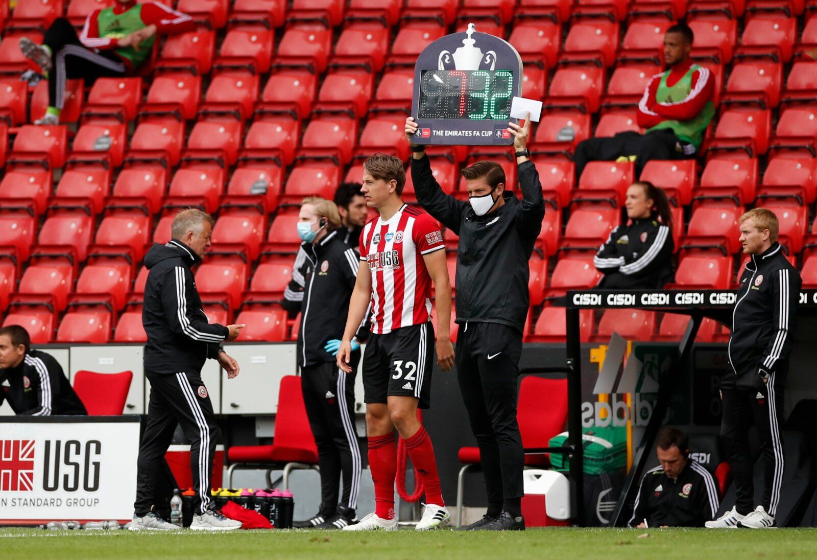 Soccer Football -  FA Cup - Quarter Final - Sheffield United v Arsenal - Bramall Lane, Sheffield, Britain - June 28, 2020 Sheffield United's Sander Berge comes on as a substitute to replace the injured John Lundstram, as play resumes behind closed doors following the outbreak of the coronavirus disease (COVID-19)  REUTERS / Andrew Boyers / Pool
