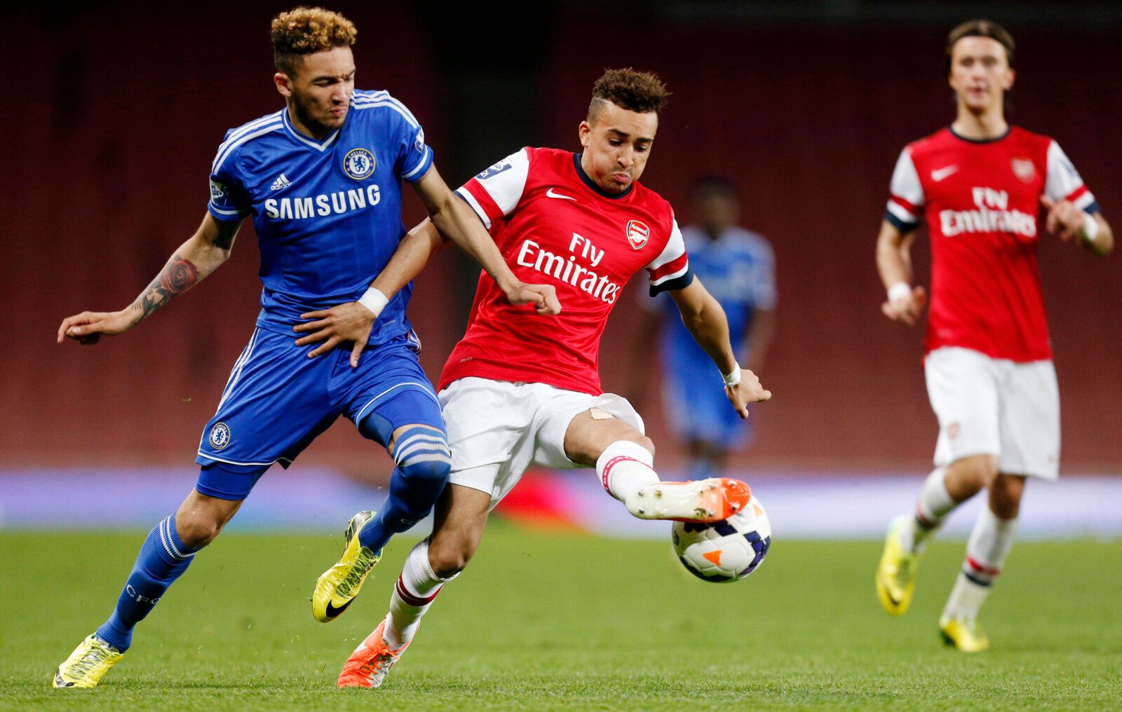 Football - Arsenal v Chelsea - Barclays Under 21 Premier League - Emirates Stadium - 22/4/14 
Brandon Ormonde Ottewill of Arsenal (R) in action with Alex Kiwomya of Chelsea 
Mandatory Credit: Action Images / Paul Harding 
Livepic 
EDITORIAL USE ONLY.