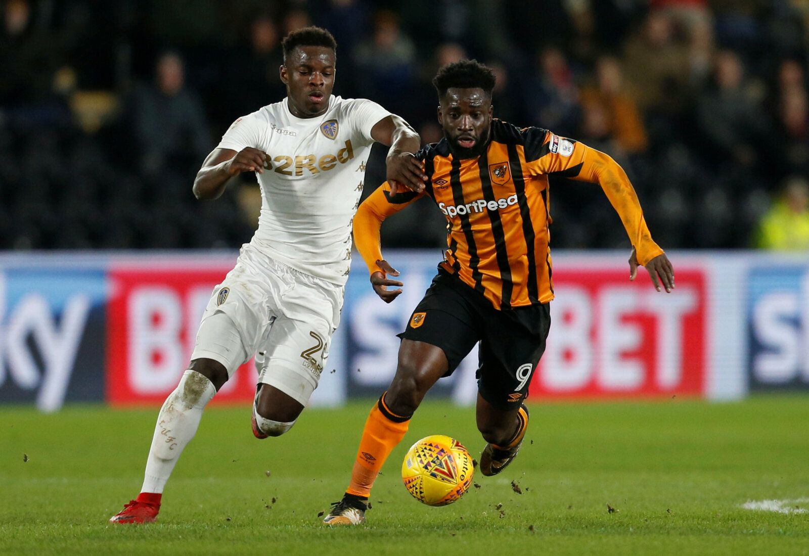 Soccer Football - Championship - Hull City vs Leeds United - KCOM Stadium, Hull, Britain - January 30, 2018   Leeds United's Ronaldo Vieira and Hull City's Nouha Dicko in action   Action Images/Ed Sykes    EDITORIAL USE ONLY. No use with unauthorized audio, video, data, fixture lists, club/league logos or 