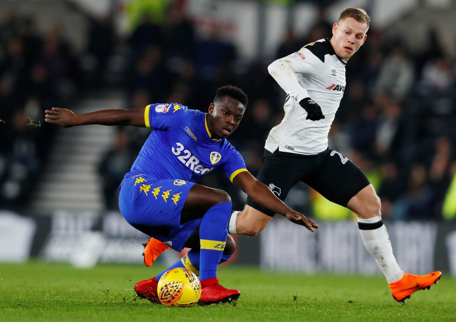 Soccer Football - Championship - Derby County vs Leeds United - Pride Park, Derby, Britain - February 21, 2018   Leeds United's Ronaldo Vieira in action with Derby County's Matej Vydra   Action Images/Jason Cairnduff    EDITORIAL USE ONLY. No use with unauthorized audio, video, data, fixture lists, club/league logos or 
