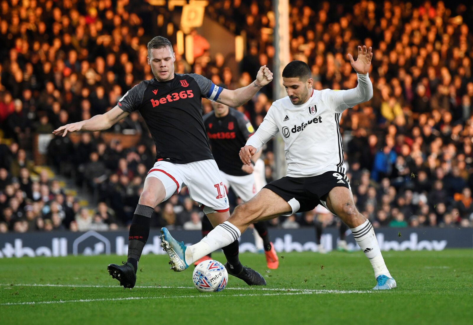 Soccer Football - Championship - Fulham v Stoke City - Craven Cottage, London, Britain - December 29, 2019  Fulham's Aleksandar Mitrovic in action with Stoke's Ryan Shawcross  Action Images/Tony O'Brien  EDITORIAL USE ONLY. No use with unauthorized audio, video, data, fixture lists, club/league logos or 
