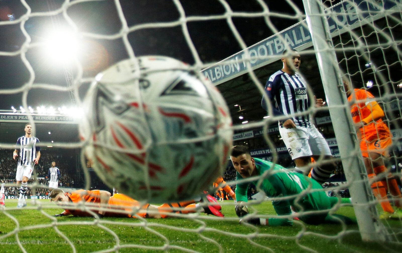 Soccer Football - FA Cup Fifth Round - West Bromwich Albion v Newcastle United - The Hawthorns, West Bromwich, Britain - March 3, 2020  West Bromwich Albion's Kenneth Zohore scores their second goal   Action Images via Reuters/Andrew Boyers