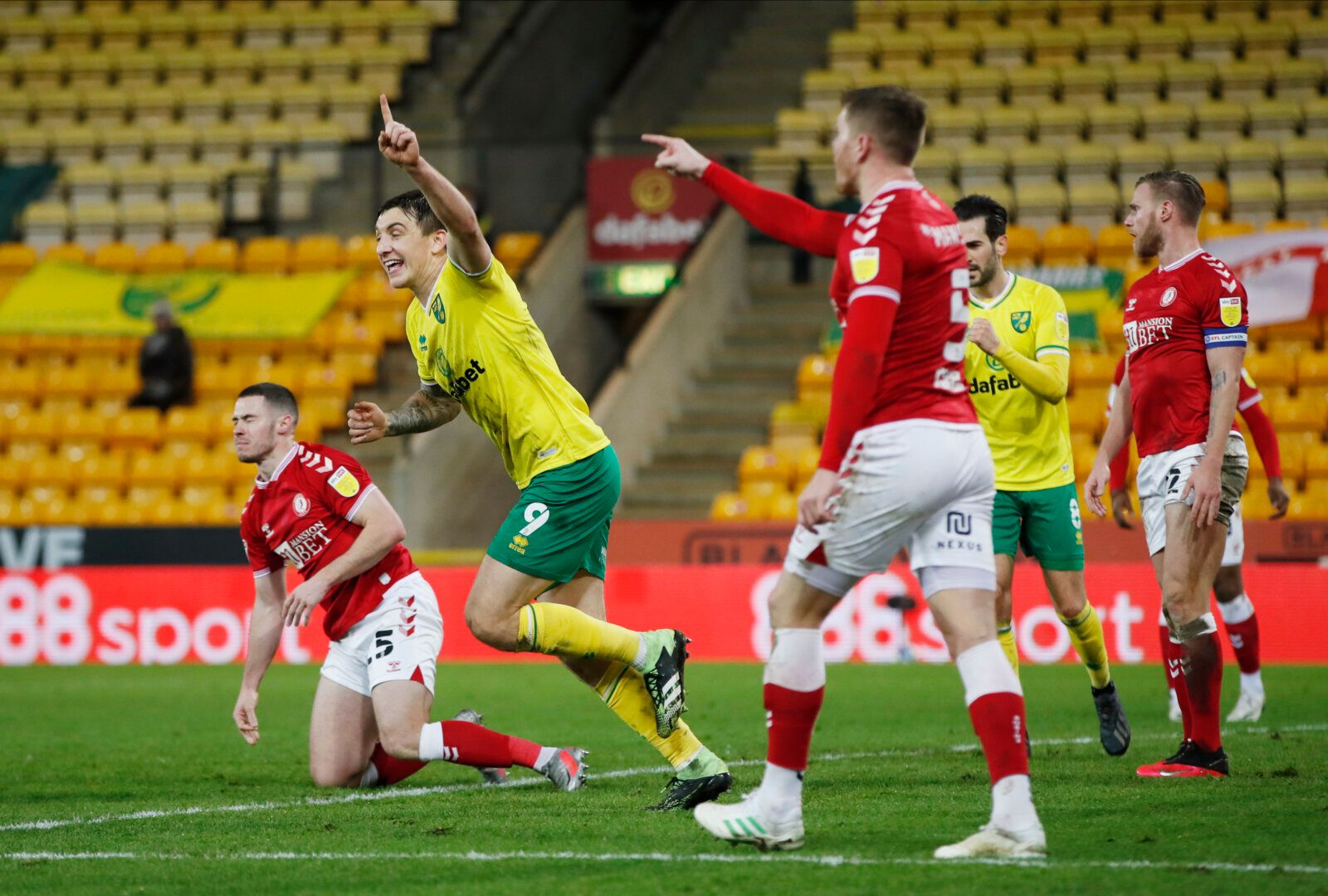 Soccer Football - Championship - Norwich City v Bristol City - Carrow Road, Norwich, Britain - January 20, 2021  Norwich City's Jordan Hugill celebrates scoring their second goal Action Images/Paul Childs EDITORIAL USE ONLY. No use with unauthorized audio, video, data, fixture lists, club/league logos or 'live' services. Online in-match use limited to 75 images, no video emulation. No use in betting, games or single club /league/player publications.  Please contact your account representative fo