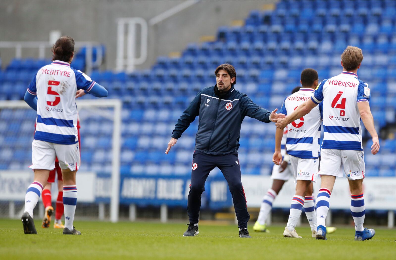 Soccer Football - Championship - Reading v Middlesbrough - Madejski Stadium, Reading, Britain - February 20, 2021 Reading Manager Veljko Paunovic at half time Action Images/Paul Childs EDITORIAL USE ONLY. No use with unauthorized audio, video, data, fixture lists, club/league logos or 'live' services. Online in-match use limited to 75 images, no video emulation. No use in betting, games or single club /league/player publications.  Please contact your account representative for further details.