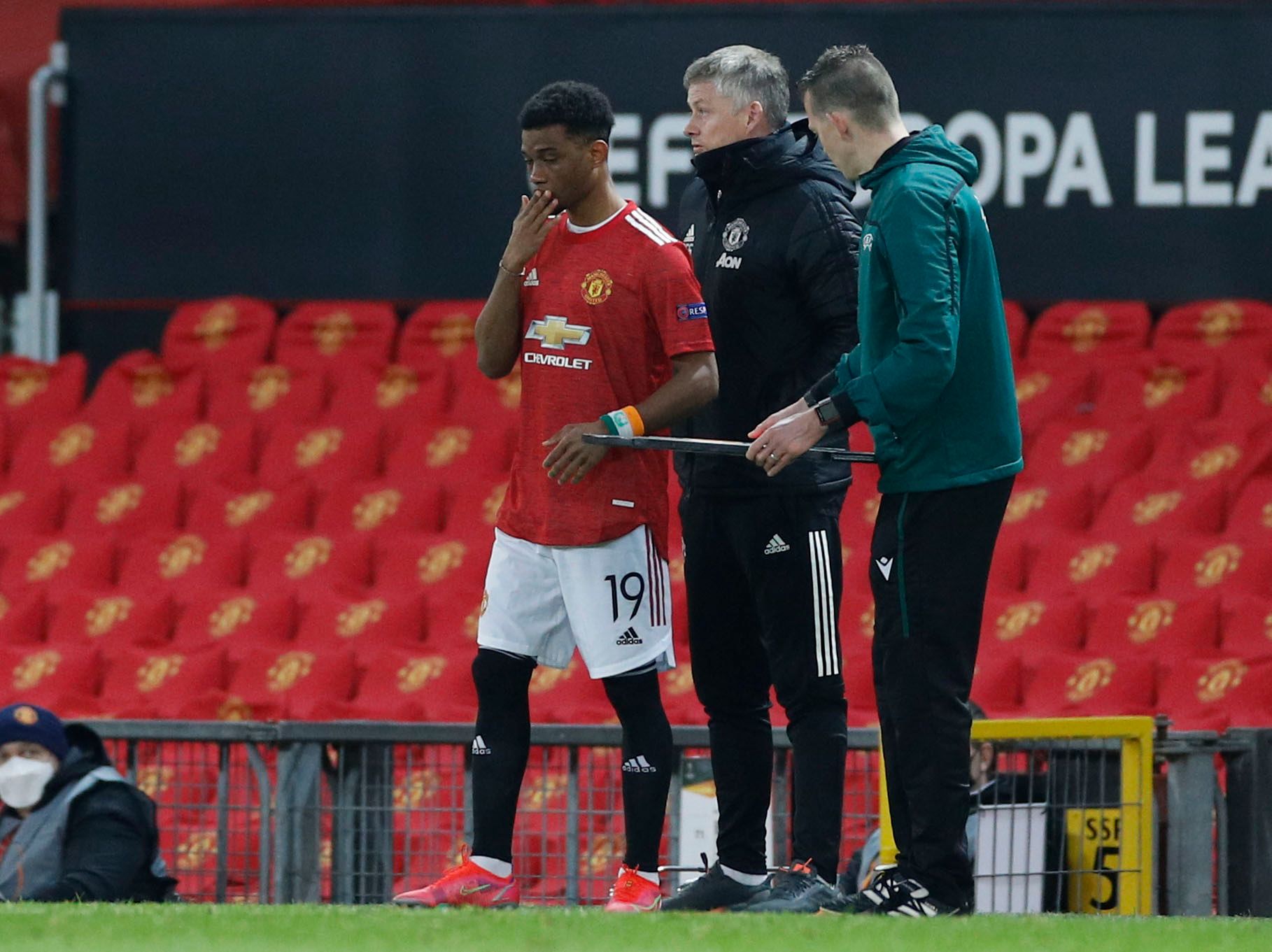 Soccer Football - Europa League - Round of 32 Second Leg - Manchester United v Real Sociedad - Old Trafford, Manchester, Britain - February 25, 2021 Manchester United manager Ole Gunnar Solskjaer prepares to substitute on Manchester United's Amad Diallo REUTERS/Phil Noble
