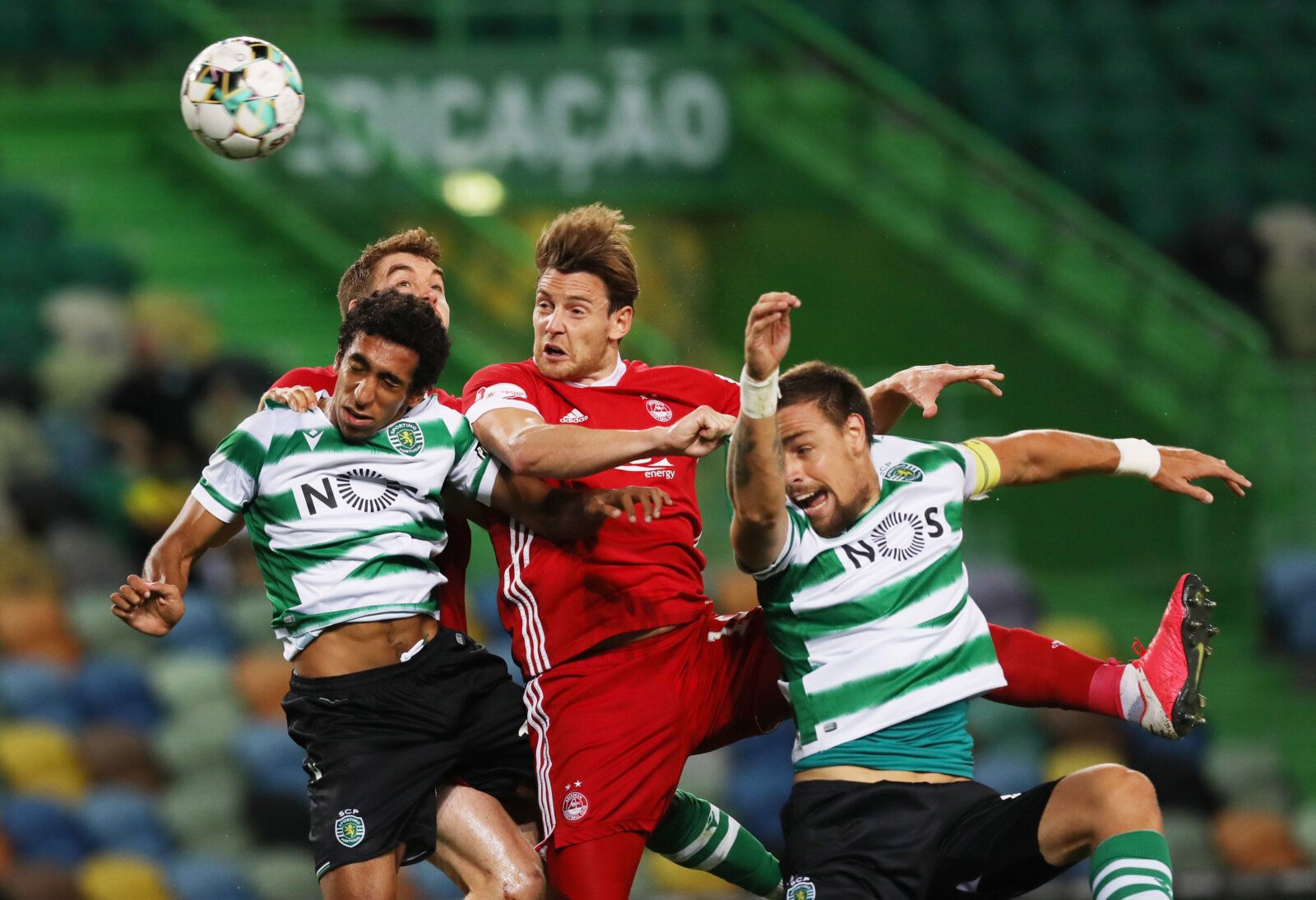 Soccer Football - Europa League - Third qualifying round - Sporting CP v Aberdeen - Estadio Jose Alvalade, Lisbon, Portugal - September 24, 2020  Sporting CP's Tiago Tomas and Sebastian Coates in action with Aberdeen's Marley Watkins REUTERS/Pedro Nunes