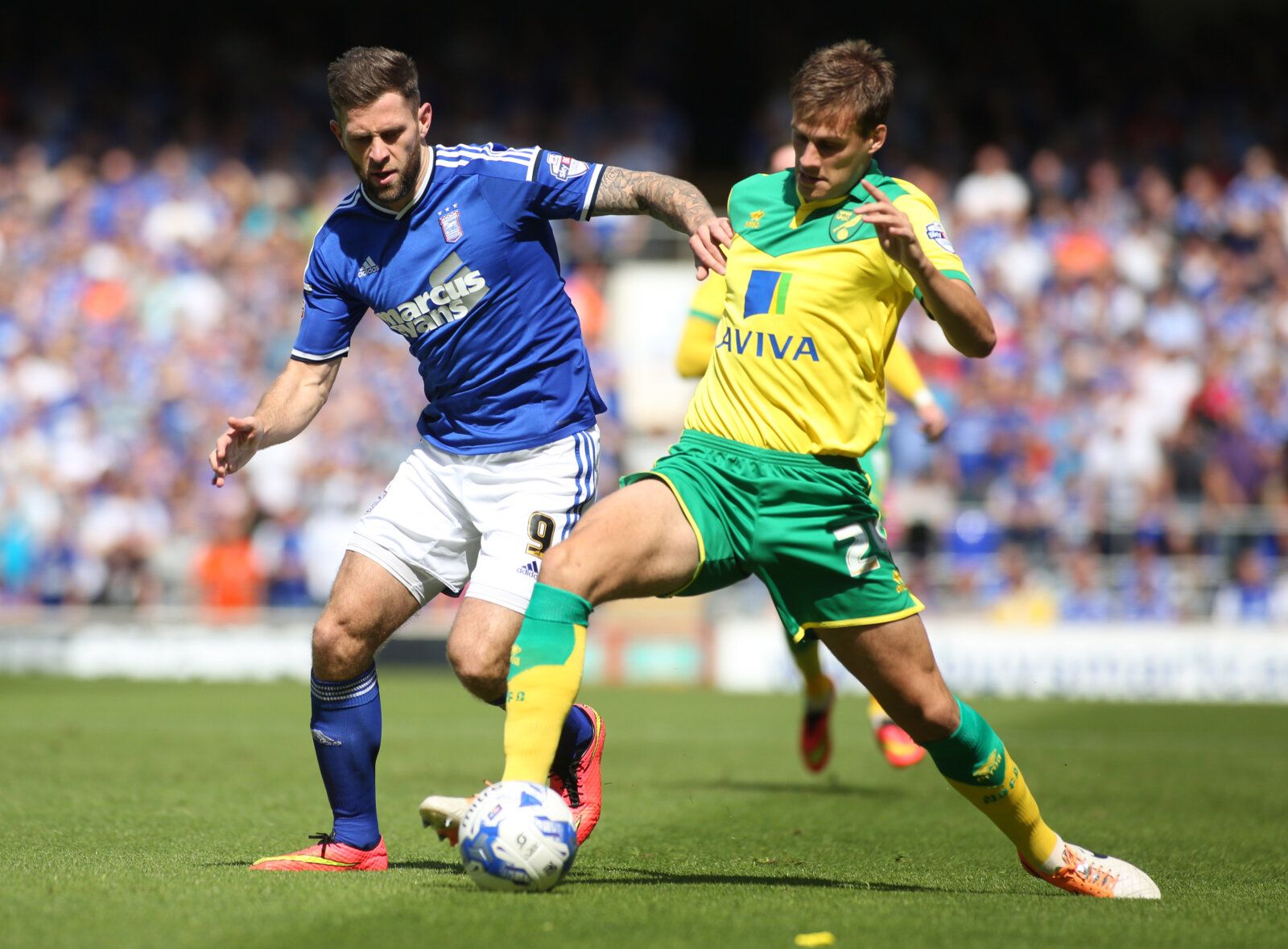 Football - Ipswich Town v Norwich City - Sky Bet Football League Championship - Portman Road - 23/8/14 
Ipswich's Daryl Murphy in action with Norwich's Ryan Bennett 
Mandatory Credit: Action Images / Lee Mills 
Livepic 
EDITORIAL USE ONLY. No use with unauthorized audio, video, data, fixture lists, club/league logos or 