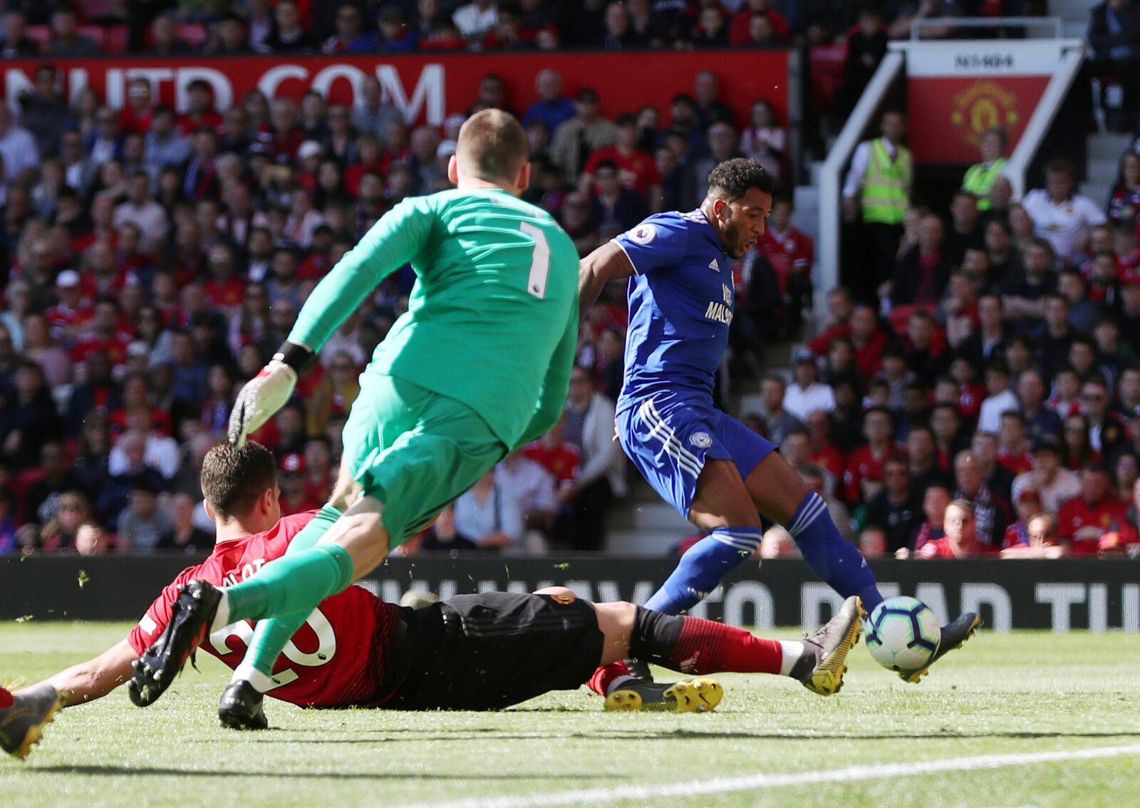 Soccer Football - Premier League - Manchester United v Cardiff City - Old Trafford, Manchester, Britain - May 12, 2019  Cardiff City's Nathaniel Mendez-Laing scores their second goal      Action Images via Reuters/Lee Smith  EDITORIAL USE ONLY. No use with unauthorized audio, video, data, fixture lists, club/league logos or 