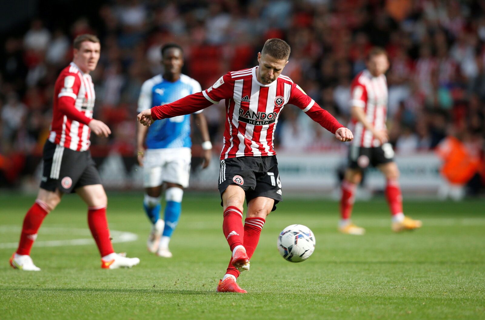 Soccer Football - Championship - Sheffield United v Peterborough United - Bramall Lane, Sheffield, Britain - September 11, 2021 Sheffield United's Oliver Norwood shoots at goal  Action Images/Ed Sykes  EDITORIAL USE ONLY. No use with unauthorized audio, video, data, fixture lists, club/league logos or "live" services. Online in-match use limited to 75 images, no video emulation. No use in betting, games or single club/league/player publications.  Please contact your account representative for fu