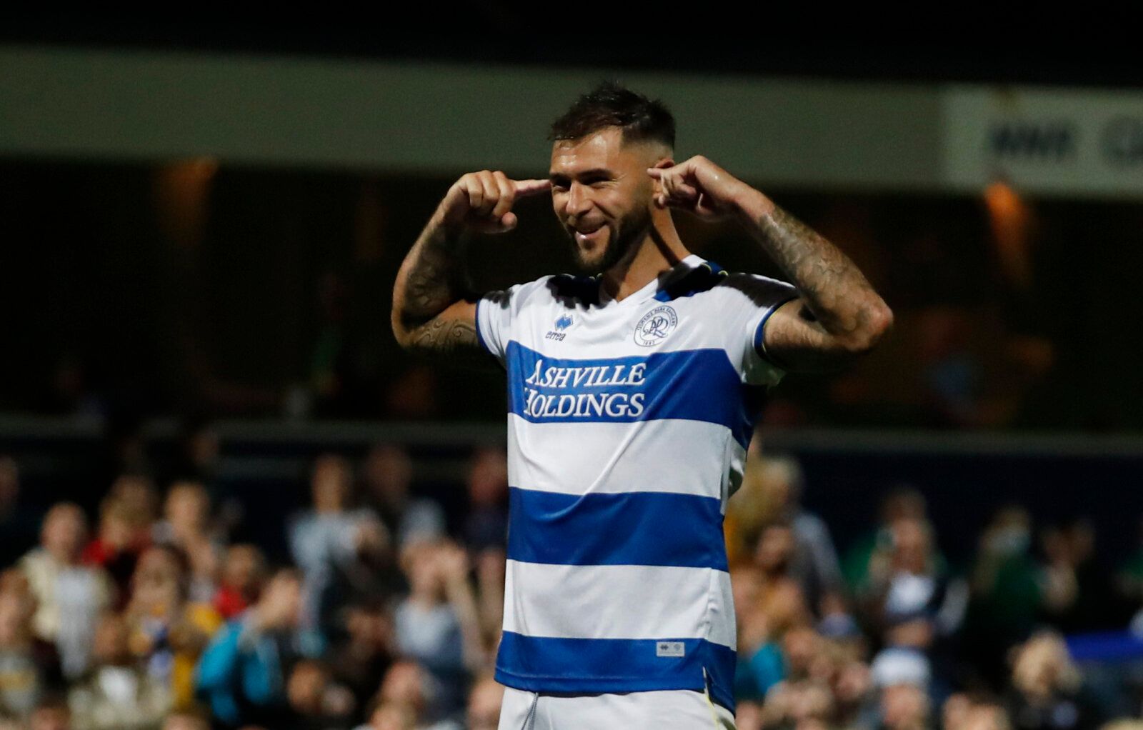 Soccer Football - Carabao Cup - Third Round - Queens Park Rangers v Everton - Loftus Road, London, Britain - September 21, 2021  Queens Park Rangers' Charlie Austin celebrates after scoring his penalty during the shoot-out Action Images via Reuters/Peter Cziborra EDITORIAL USE ONLY. No use with unauthorized audio, video, data, fixture lists, club/league logos or 'live' services. Online in-match use limited to 75 images, no video emulation. No use in betting, games or single club /league/player p