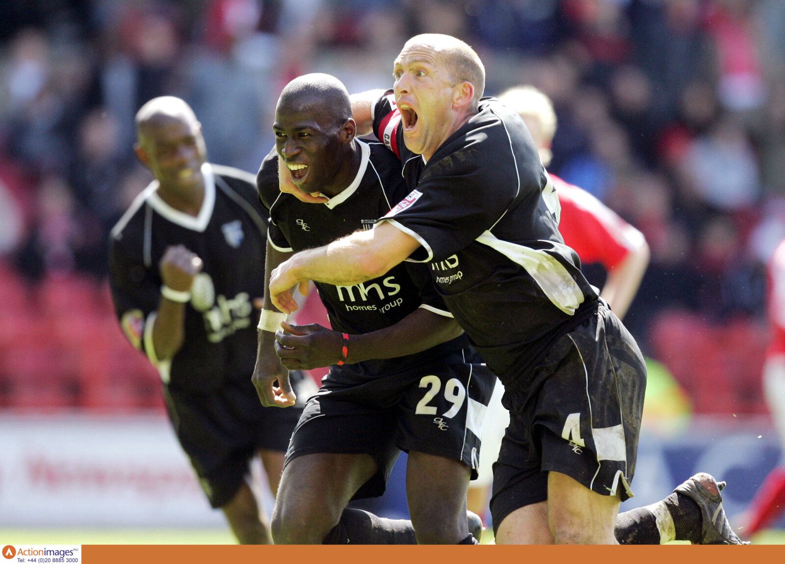 Football - Nottingham Forest v Gillingham Coca-Cola Football League Championship - The City Ground - 8/5/05 
Gillingham's Mamady Sidibe celebrates scoring the second goal with Paul Smith 
Mandatory Credit: Action Images / Michael Regan 
Livepic