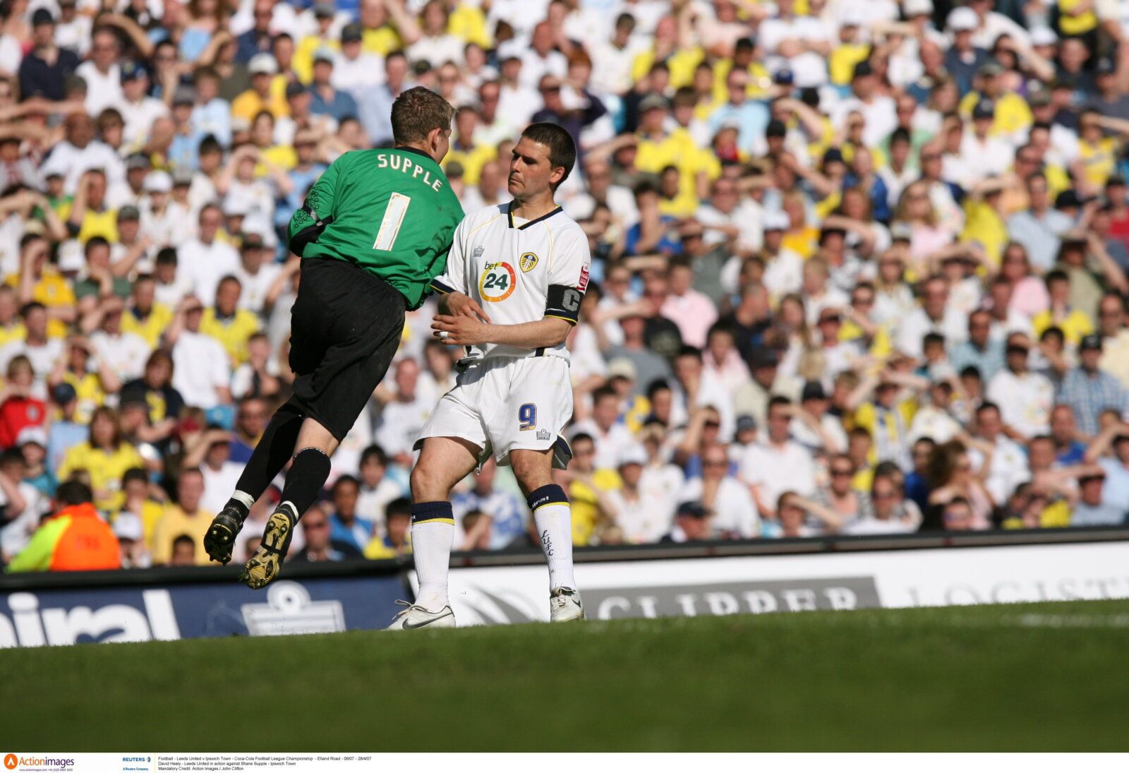 Football - Leeds United v Ipswich Town - Coca-Cola Football League Championship  - Elland Road - 06/07 - 28/4/07 
David Healy - Leeds United in action against Shane Supple - Ipswich Town 
Mandatory Credit: Action Images / John Clifton