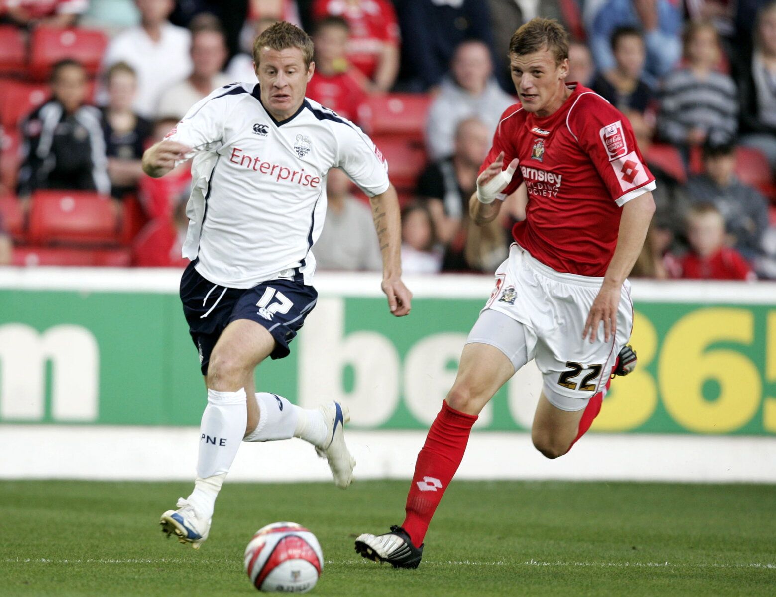 Football - Barnsley v Preston North End Coca-Cola Football League Championship - Oakwell - 09/10 - 18/8/09 
Paul Parry - Preston North End (L) in action against Luke Potter - Barnsley 
Mandatory Credit: Action Images / Alex Morton