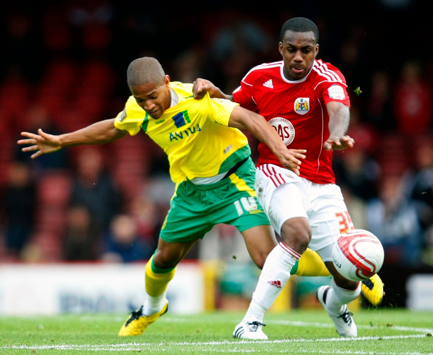 Football - Bristol City v Norwich City npower Football League Championship  - Ashton Gate - 10/11 - 2/10/10 
Norwich City's Simeon Jackson (L) in action with Bristol City's Danny Rose (R) 
Mandatory Credit: Action Images / James Benwell 
Livepic