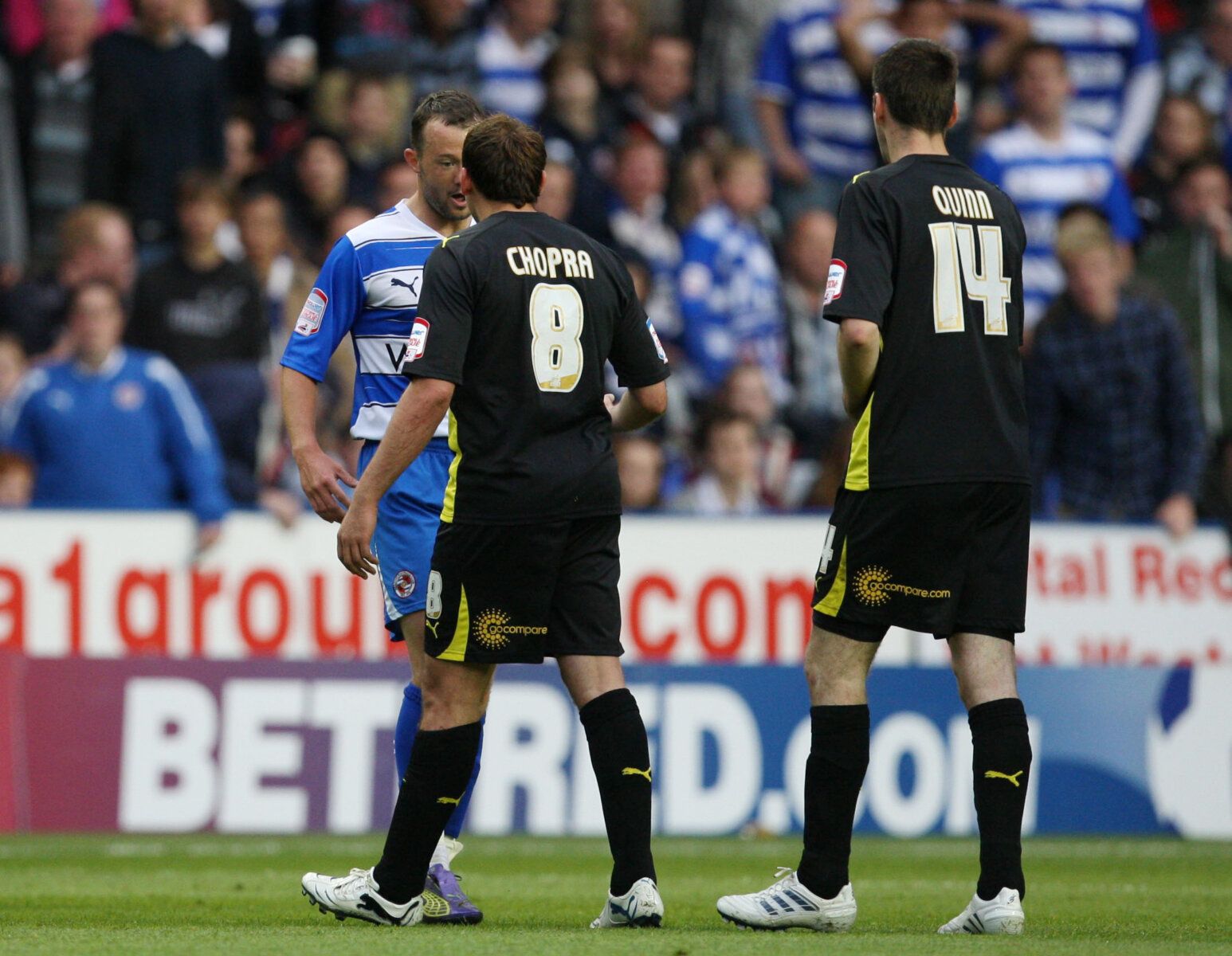 Football - Reading v Cardiff City npower Football League Championship Play-Off Semi Final First Leg  - The Madejski Stadium - 10/11 - 13/5/11 
Reading's Noel Hunt (L) and Cardiff City's Michael Chopra (C) clash during the match 
Mandatory Credit: Action Images / Steven Paston 
Livepic