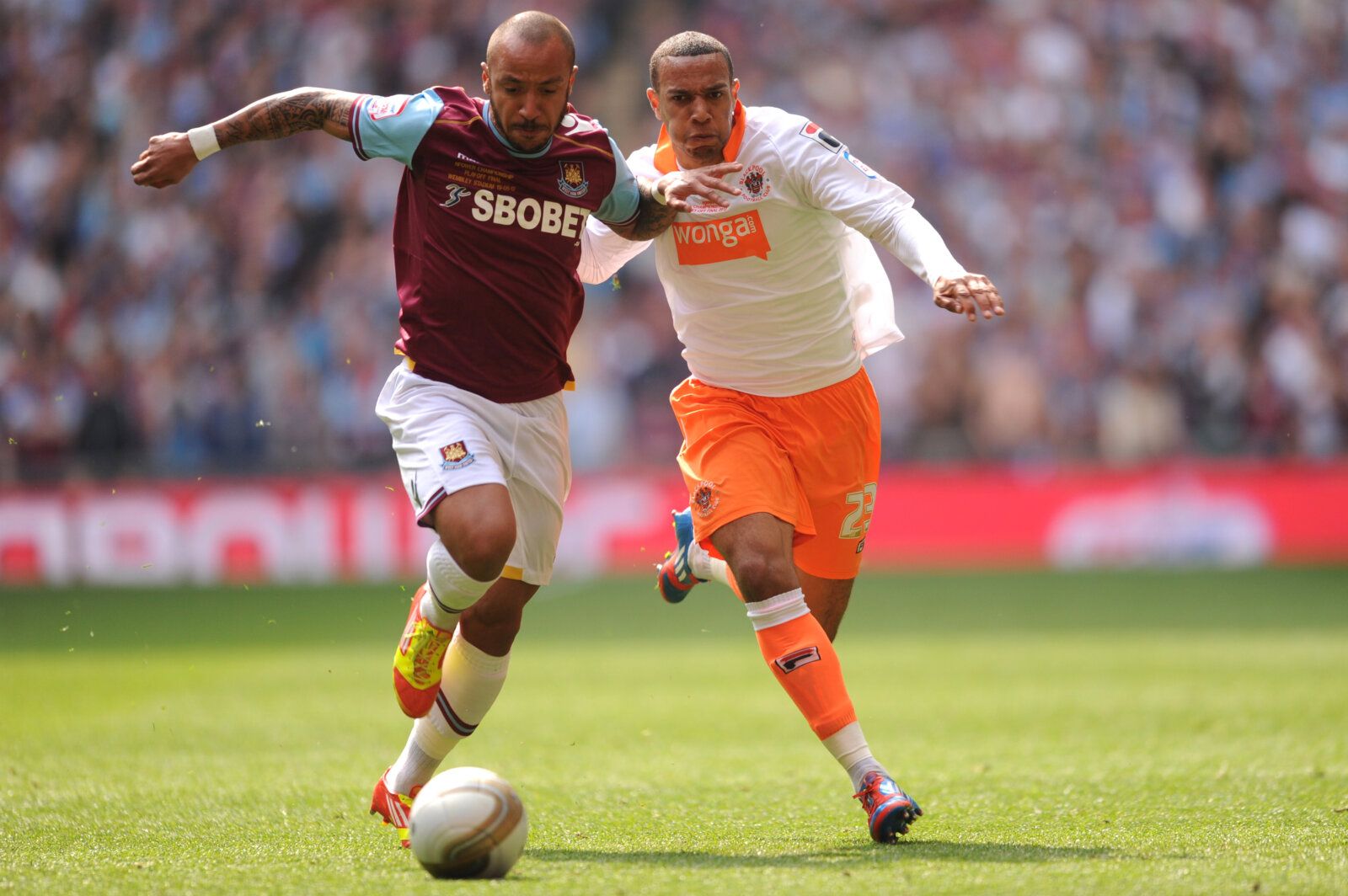 Football - Blackpool v West Ham United - npower Football League Championship Play-Off Final - Wembley Stadium - 11/12 - 19/5/12 
West Ham United's Julien Faubert in action against Blackpool's Matthew Phillips 
Mandatory Credit: Action Images / Alex Morton 
EDITORIAL USE ONLY. No use with unauthorized audio, video, data, fixture lists, club/league logos or live services. Online in-match use limited to 45 images, no video emulation. No use in betting, games or single club/league/player publication