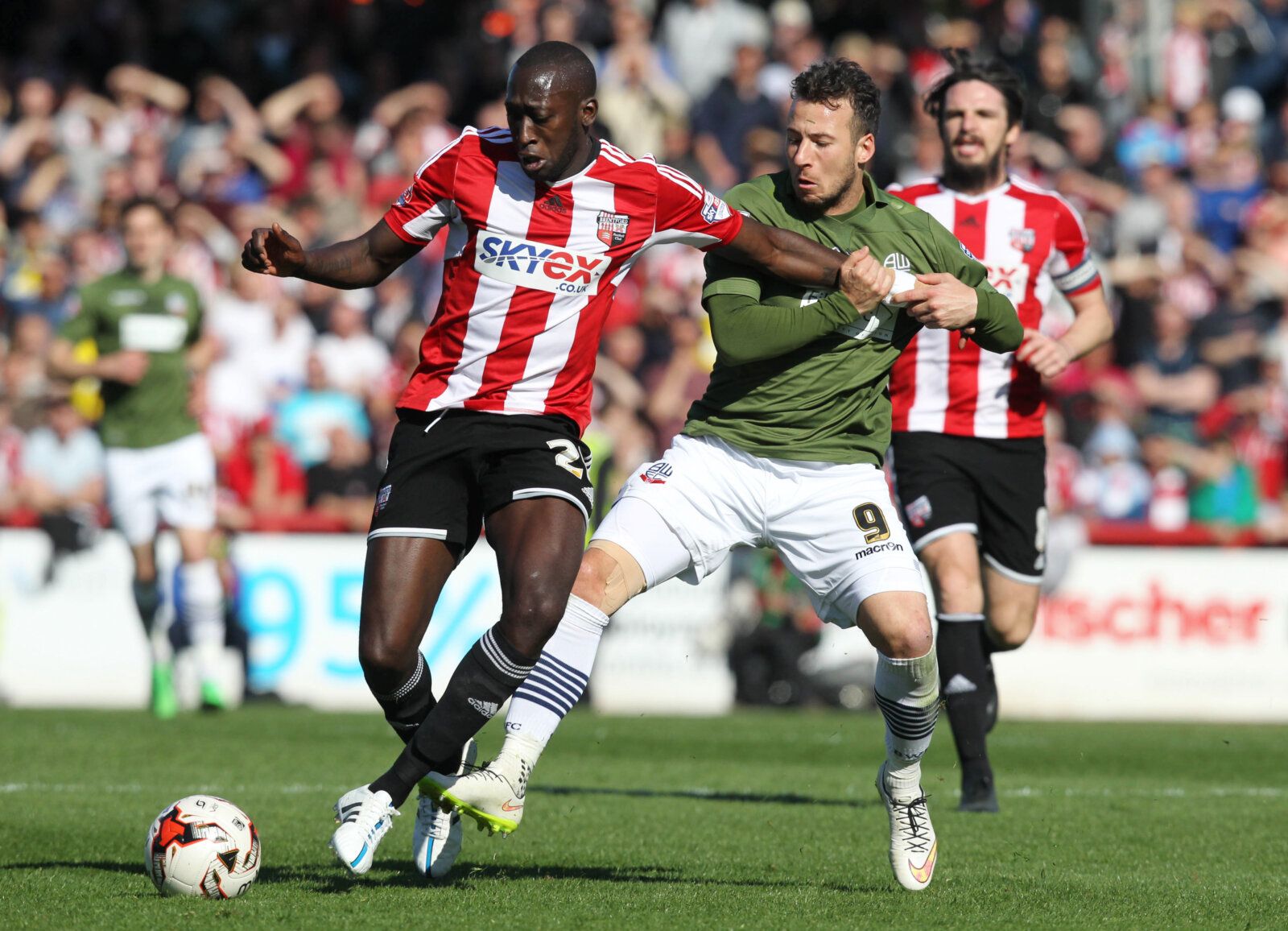 Football - Brentford v Bolton Wanderers - Sky Bet Football League Championship - Griffin Park - 18/4/15 
Bolton Wanderers' Adam Le Fondre in action with Brentford's Toumani Diagouraga 
Mandatory Credit: Action Images / Paul Redding 
Livepic 
EDITORIAL USE ONLY. No use with unauthorized audio, video, data, fixture lists, club/league logos or 