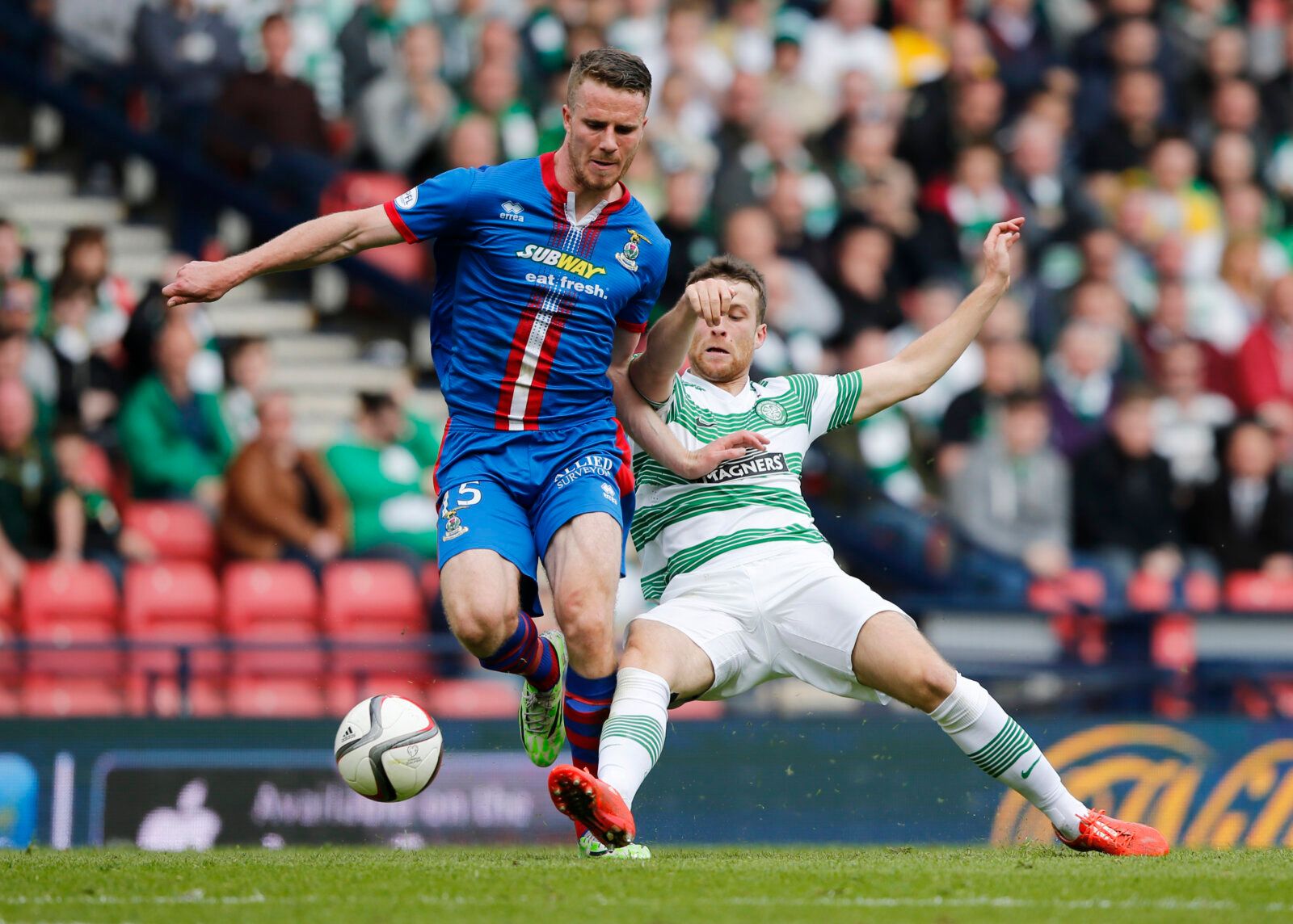 Football - Inverness Caledonian Thistle v Celtic - William Hill Scottish FA Cup Semi Final - Hampden Park, Glasgow, Scotland - 19/4/15
Inverness' Marley Watkins in action with Celtic's Adam Matthews 
Reuters / Russell Cheyne
Livepic
EDITORIAL USE ONLY. No use with unauthorized audio, video, data, fixture lists, club/league logos or 