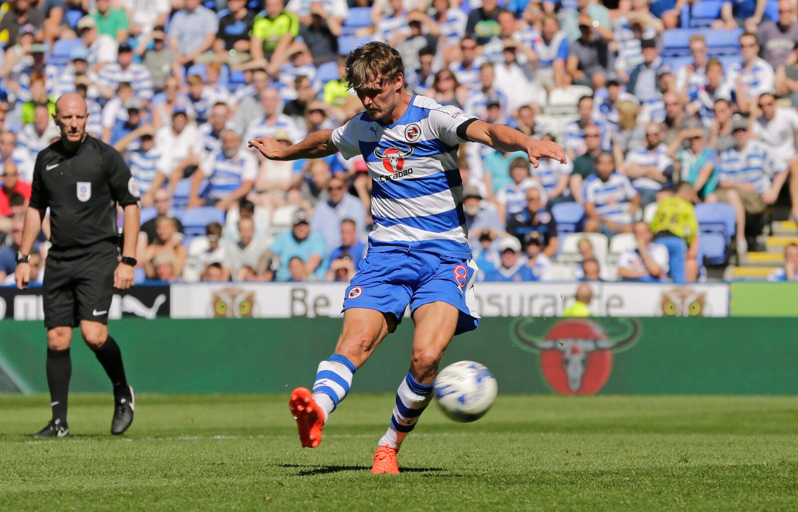 Football Soccer Britain - Reading v Preston North End - Sky Bet Championship - The Madejski Stadium - 6/8/16 
John Swift of Reading scores their first goal  
Mandatory Credit: Action Images / Henry Browne 
Livepic 
EDITORIAL USE ONLY.