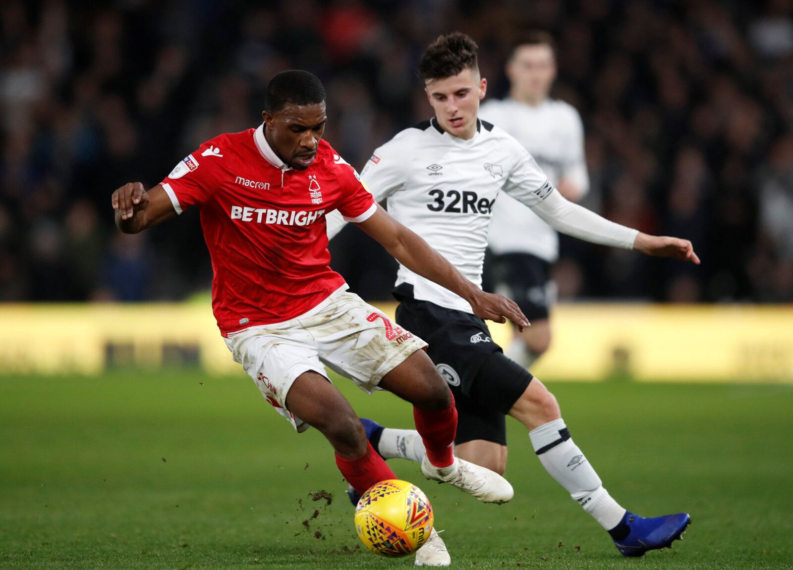 Soccer Football - Championship - Derby County v Nottingham Forest - Pride Park, Derby, Britain - December 17, 2018   Nottingham Forest's Tendayi Darikwa in action with Derby County's Mason Mount    Action Images/Carl Recine    EDITORIAL USE ONLY. No use with unauthorized audio, video, data, fixture lists, club/league logos or 
