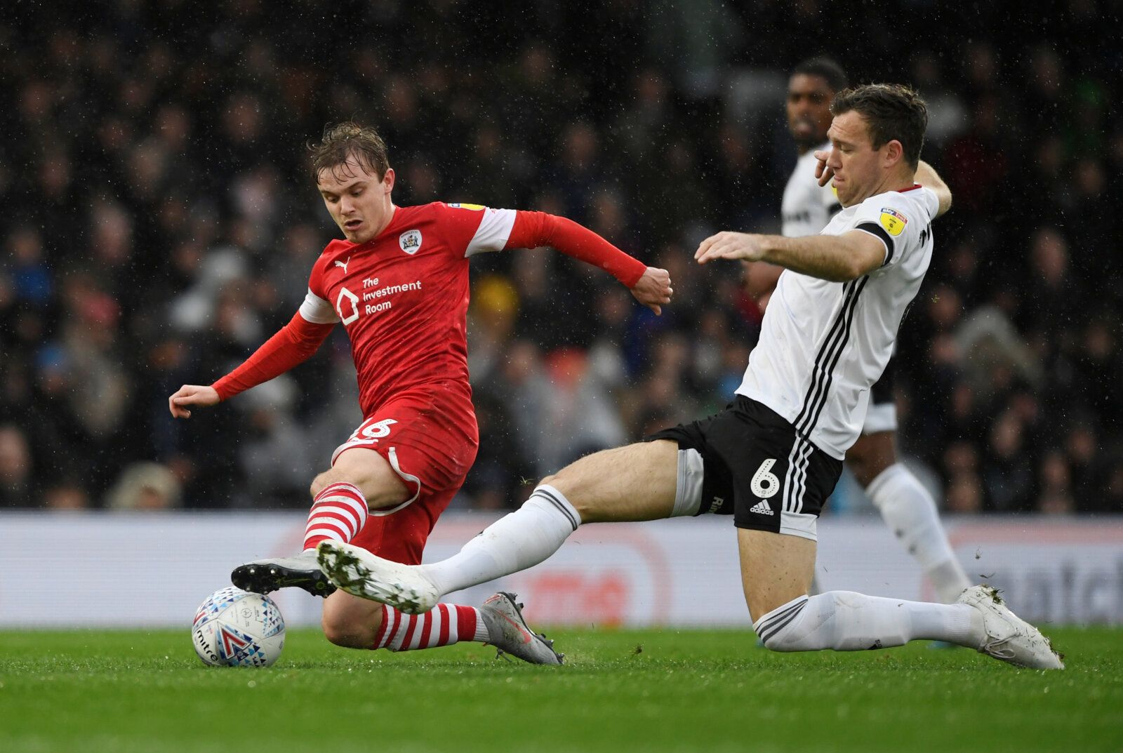 Soccer Football - Championship - Fulham v Barnsley - Craven Cottage, London, Britain - February 15, 2020  Fulham's Kevin McDonald in action with Barnsley's Luke Thomas  Action Images/Tony O'Brien  EDITORIAL USE ONLY. No use with unauthorized audio, video, data, fixture lists, club/league logos or "live" services. Online in-match use limited to 75 images, no video emulation. No use in betting, games or single club/league/player publications.  Please contact your account representative for further