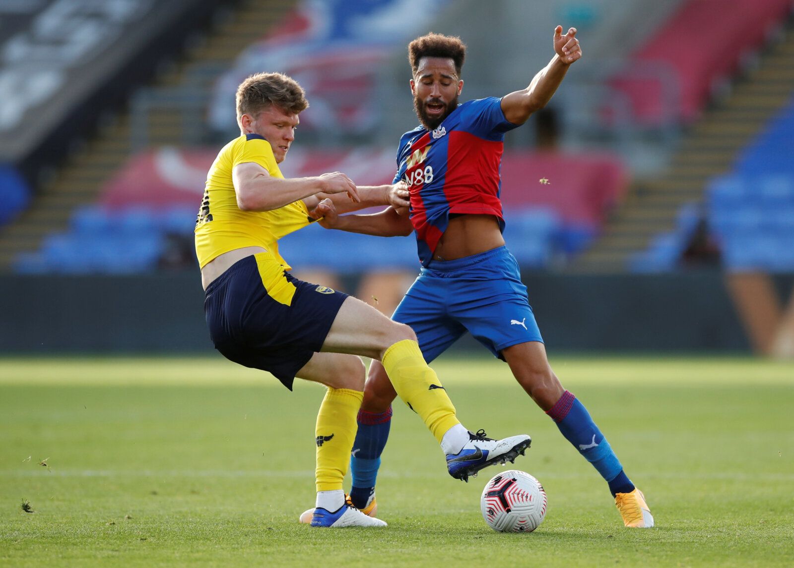 Soccer Football - Pre Season Friendly - Crystal Palace v Oxford United - Selhurst Park, London, Britain - August 25, 2020  Crystal Palace's Andros Townsend in action with Oxford United's Rob Dickie, as play resumes behind closed doors following the outbreak of the coronavirus disease (COVID-19)  Action Images via Reuters/Paul Childs