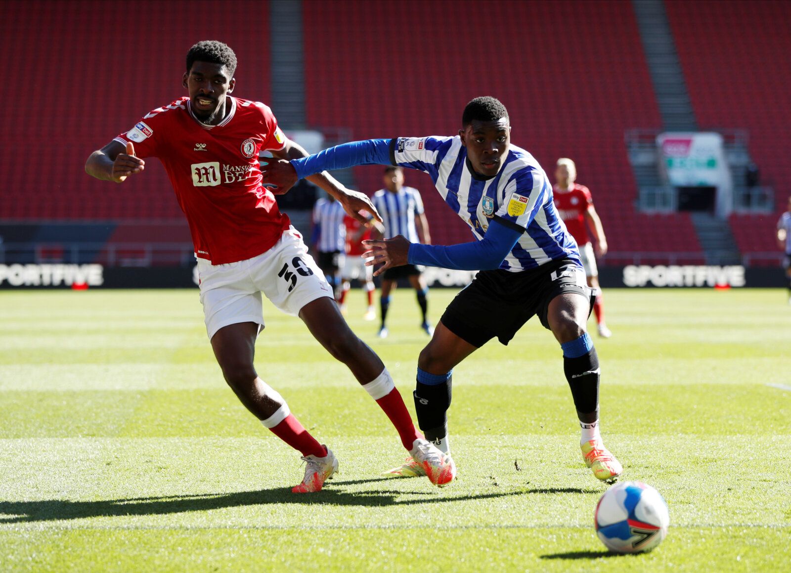 Soccer Football - Championship - Bristol City v Sheffield Wednesday - Ashton Gate Stadium, Bristol, Britain - September 27, 2020  Bristol City's Tyreeq Bakinson in action with Sheffield Wednesday's Fisayo Dele-Bashiru   Action Images/Paul Childs  EDITORIAL USE ONLY. No use with unauthorized audio, video, data, fixture lists, club/league logos or 