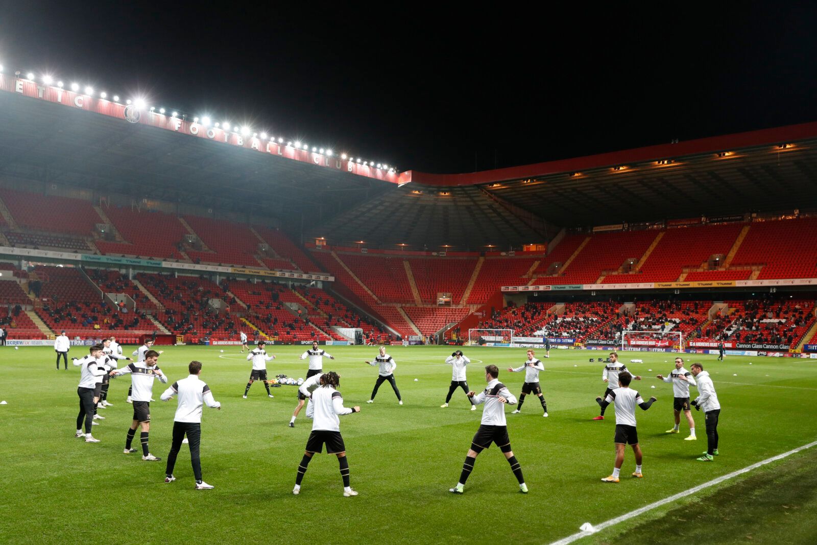 Soccer Football - League One - Charlton Athletic v Milton Keynes Dons - The Valley, London, Britain - December 2, 2020 General view during the warm up before the match Action Images/Matthew Childs EDITORIAL USE ONLY. No use with unauthorized audio, video, data, fixture lists, club/league logos or 'live' services. Online in-match use limited to 75 images, no video emulation. No use in betting, games or single club /league/player publications.  Please contact your account representative for furthe