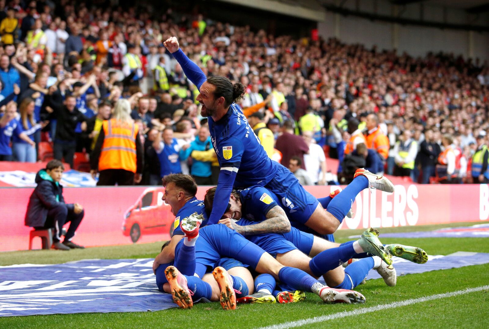 Soccer Football - Championship - Nottingham Forest v Cardiff City - The City Ground, Nottingham, Britain - September 12, 2021  Cardiff City's Ruben Colwill celebrates scoring their first goal with teammates   Action Images/Ed Sykes