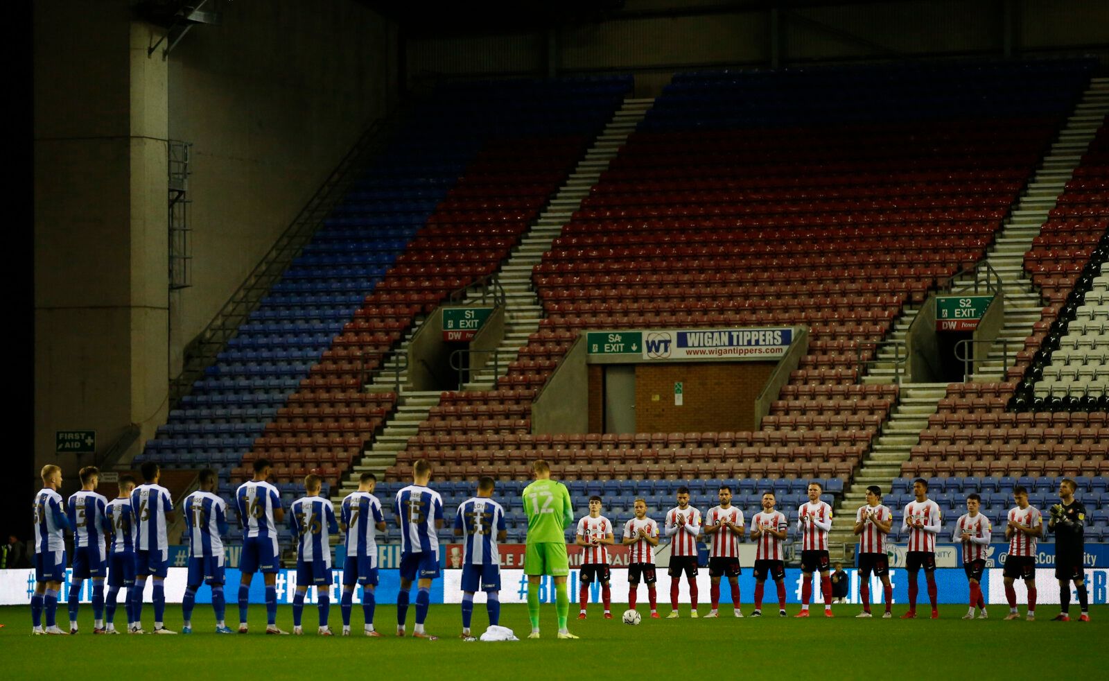 Soccer Football - Carabao Cup - Third Round - Wigan Athletic v Sunderland - DW Stadium, Wigan, Britain - September 21, 2021 General view of players during a minutes applause in tribute of Jimmy Greaves before the match Action Images/Craig Brough EDITORIAL USE ONLY. No use with unauthorized audio, video, data, fixture lists, club/league logos or 'live' services. Online in-match use limited to 75 images, no video emulation. No use in betting, games or single club /league/player publications.  Plea
