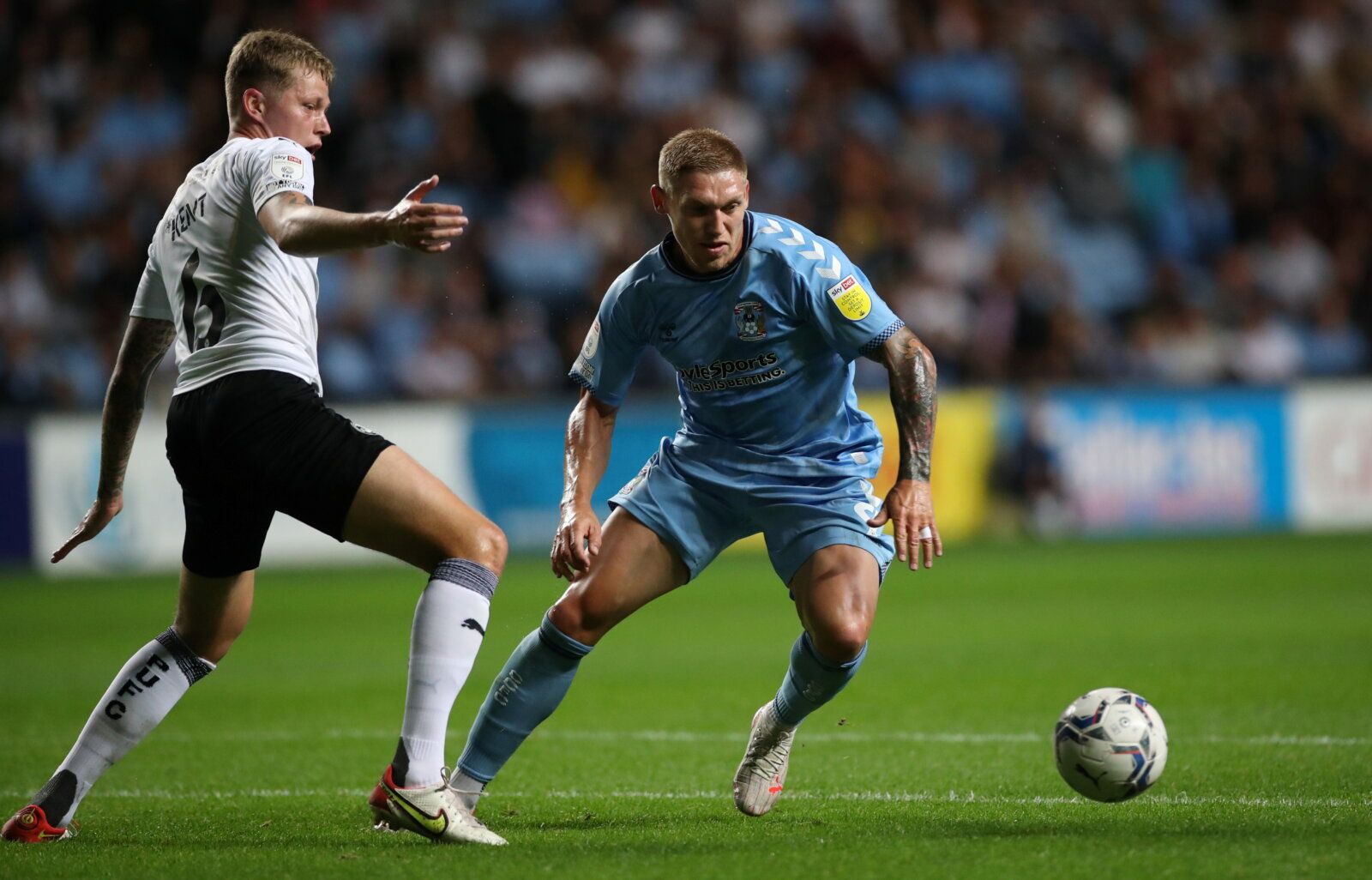 Soccer Football - Championship - Coventry City v Peterborough United - Coventry Building Society Arena, Birmingham, Britain - September 24, 2021 Coventry City’s Martyn Waghorn in action with Peterborough United’s Frankie Kent  Action Images/Peter Cziborra  EDITORIAL USE ONLY. No use with unauthorized audio, video, data, fixture lists, club/league logos or 