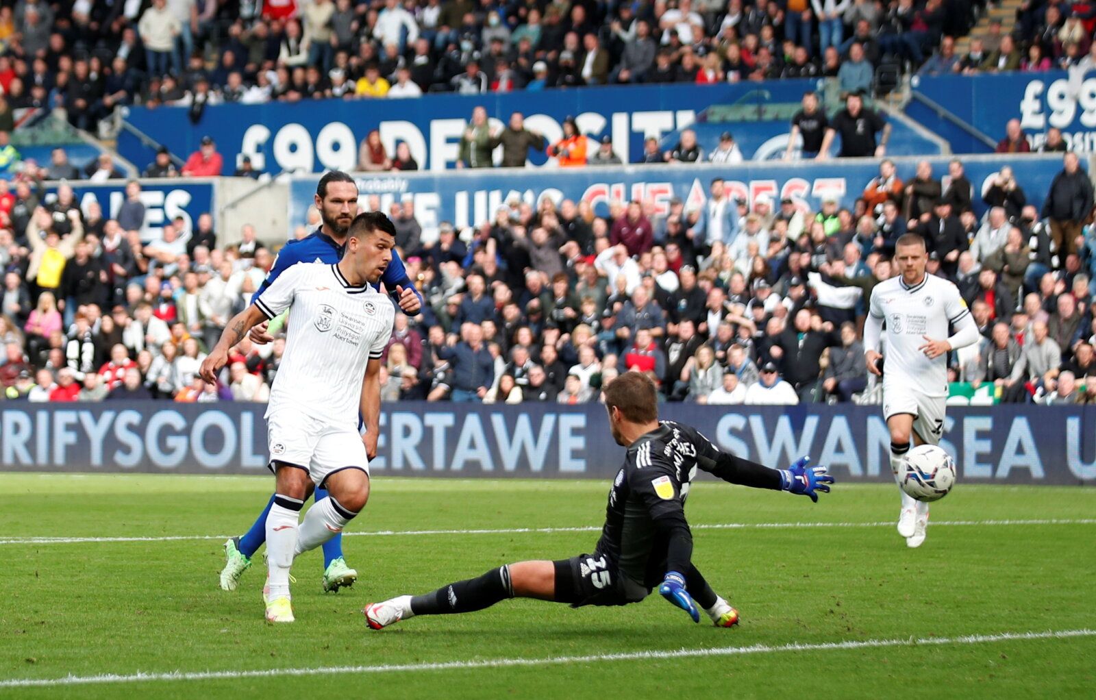 Soccer Football - Championship - Swansea City v Cardiff City - Liberty Stadium, Swansea, Wales, Britain - October 17, 2021 Swansea City's Joel Piroe scores their second goal Action Images/Andrew Boyers  EDITORIAL USE ONLY. No use with unauthorized audio, video, data, fixture lists, club/league logos or 