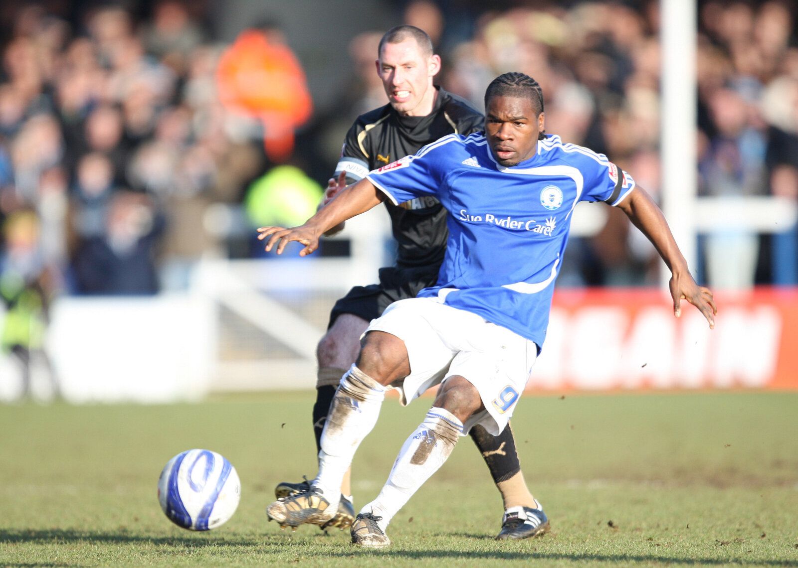 Football - Peterborough United v Coventry City Coca-Cola Football League Championship  - London Road - 09/10 - 6/3/10 
Peterborough's Aaron McLean (R) and Coventry's Stephen Wright in action 
Mandatory Credit: Action Images / Paul Childs 
Livepic