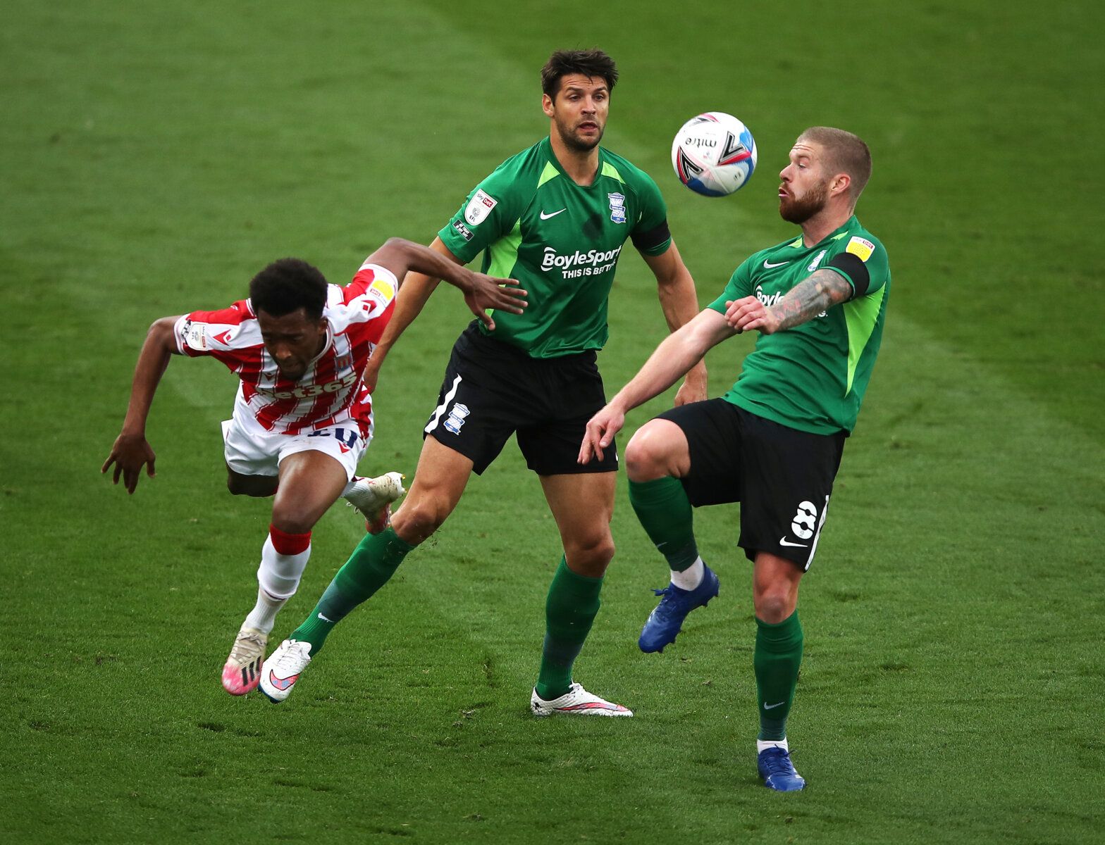 Soccer Football - Championship - Stoke City v Birmingham City - bet365 Stadium, Stoke-on-Trent, Britain - October 4, 2020 Stoke City's Tashan Oakley-Boothe in action with Birmingham City's George Friend and Adam Clayton Action Images/Molly Darlington EDITORIAL USE ONLY. No use with unauthorized audio, video, data, fixture lists, club/league logos or 'live' services. Online in-match use limited to 75 images, no video emulation. No use in betting, games or single club /league/player publications. 