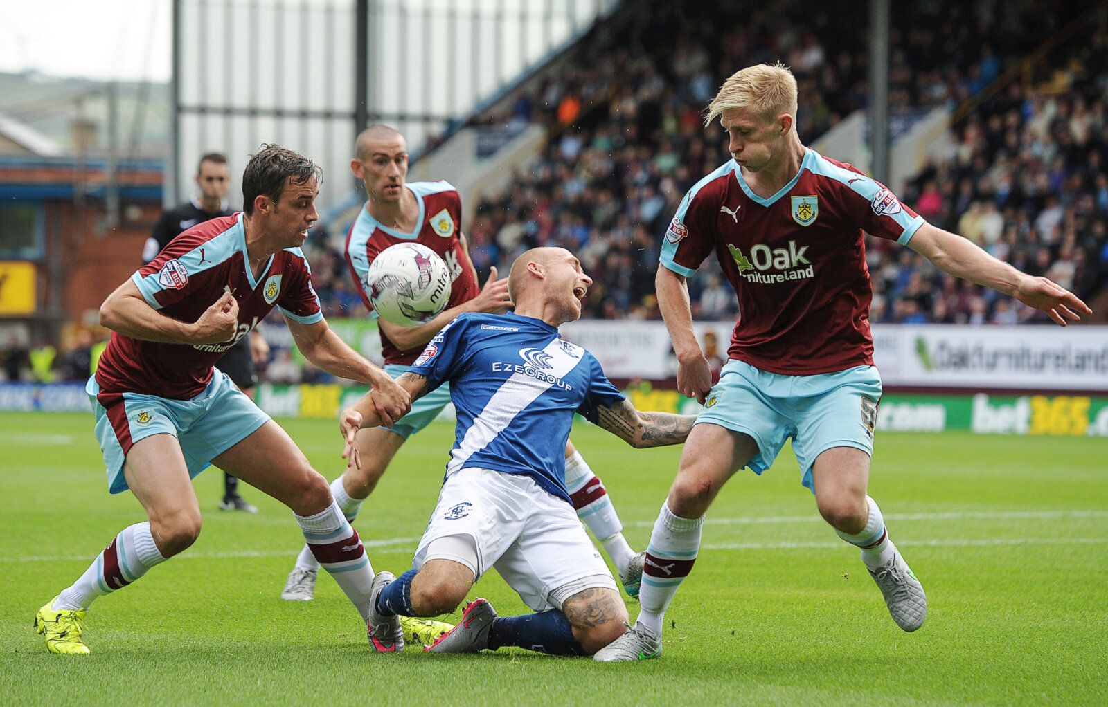 Football - Burnley v Birmingham City - Sky Bet Football League Championship - Turf Moor - 15/8/15 
Birmingham City's David Cotterill in action with Burnley's Michael Duff (L) and Ben Mee 
Mandatory Credit: Action Images / Paul Burrows 
Livepic 
EDITORIAL USE ONLY. No use with unauthorized audio, video, data, fixture lists, club/league logos or 
