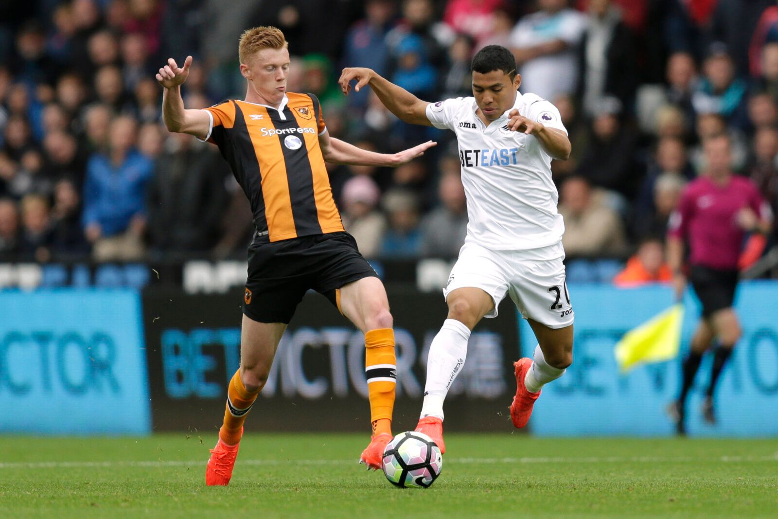 Britain Soccer Football - Swansea City v Hull City - Premier League - Liberty Stadium - 20/8/16 
Hull City's Sam Clucas (L) in action with Swansea City's Jefferson Montero  
Action Images via Reuters / Henry Browne 
Livepic 
EDITORIAL USE ONLY. No use with unauthorized audio, video, data, fixture lists, club/league logos or 