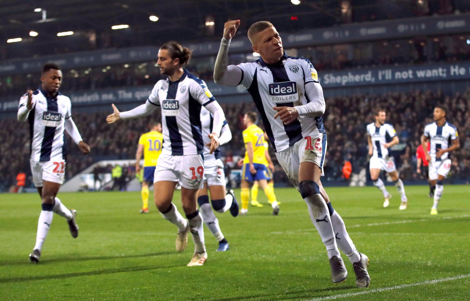 Soccer Football - Championship - West Bromwich Albion v Birmingham City - The Hawthorns, West Bromwich, Britain - March 29, 2019   West Bromwich Albion's Dwight Gayle celebrates after scoring their first goal   Action Images/Andrew Boyers    EDITORIAL USE ONLY. No use with unauthorized audio, video, data, fixture lists, club/league logos or "live" services. Online in-match use limited to 75 images, no video emulation. No use in betting, games or single club/league/player publications.  Please co