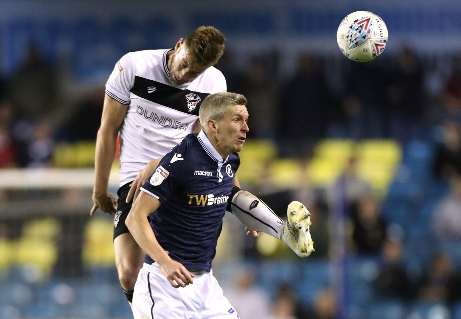 Soccer Football - Championship - Millwall v Bristol City - The Den, London, Britain - April 30, 2019   Millwall's Steve Morison in action with Bristol City's Adam Webster   Action Images/Peter Cziborra    EDITORIAL USE ONLY. No use with unauthorized audio, video, data, fixture lists, club/league logos or 
