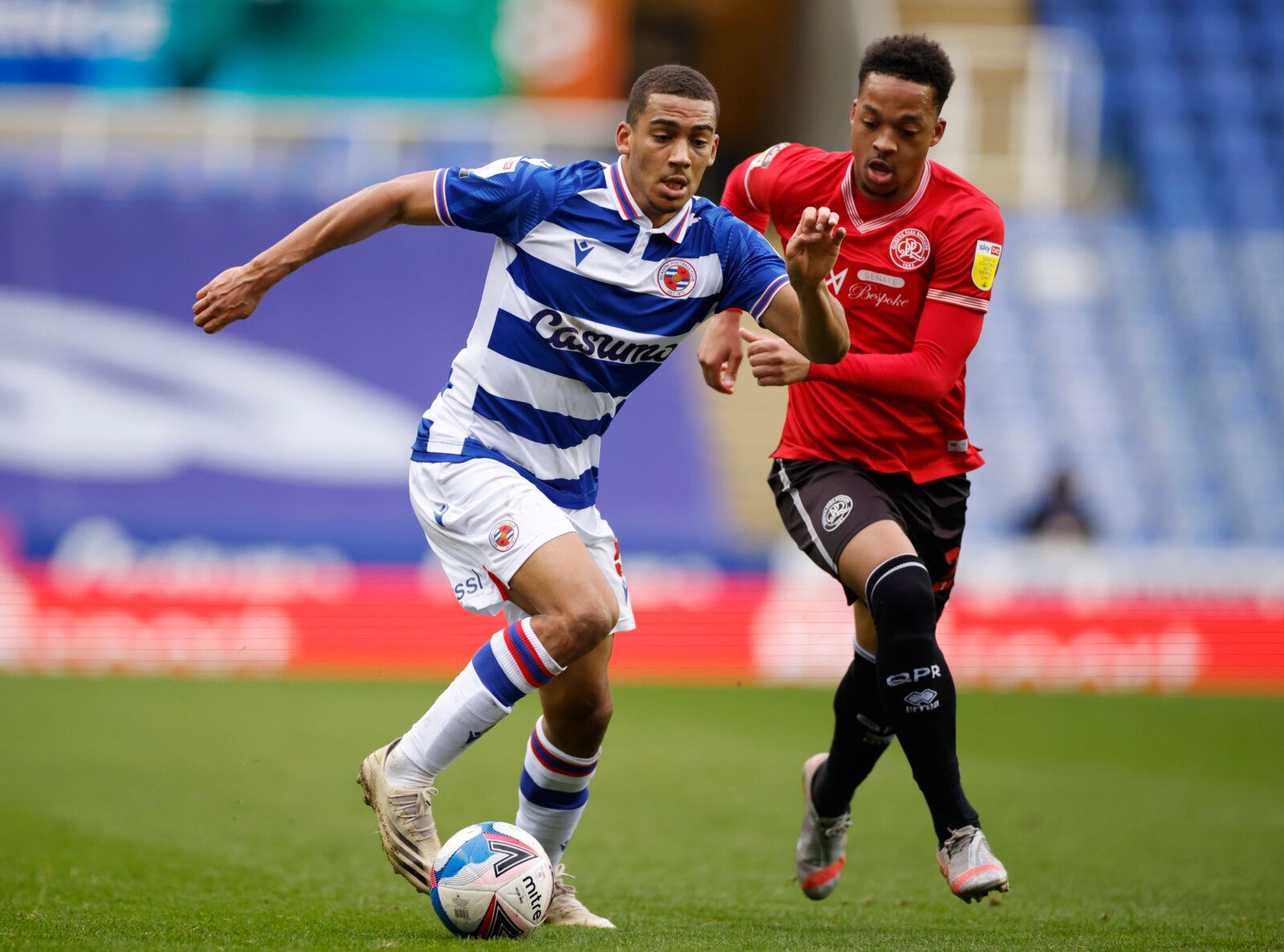 Soccer Football - Championship - Reading v Queens Park Rangers - Madejski Stadium, Reading, Britain - March 20, 2021 Reading's Andy Rinomhota in action with Queens Park Rangers' Chris Willock Action Images/John Sibley EDITORIAL USE ONLY. No use with unauthorized audio, video, data, fixture lists, club/league logos or 'live' services. Online in-match use limited to 75 images, no video emulation. No use in betting, games or single club /league/player publications.  Please contact your account repr