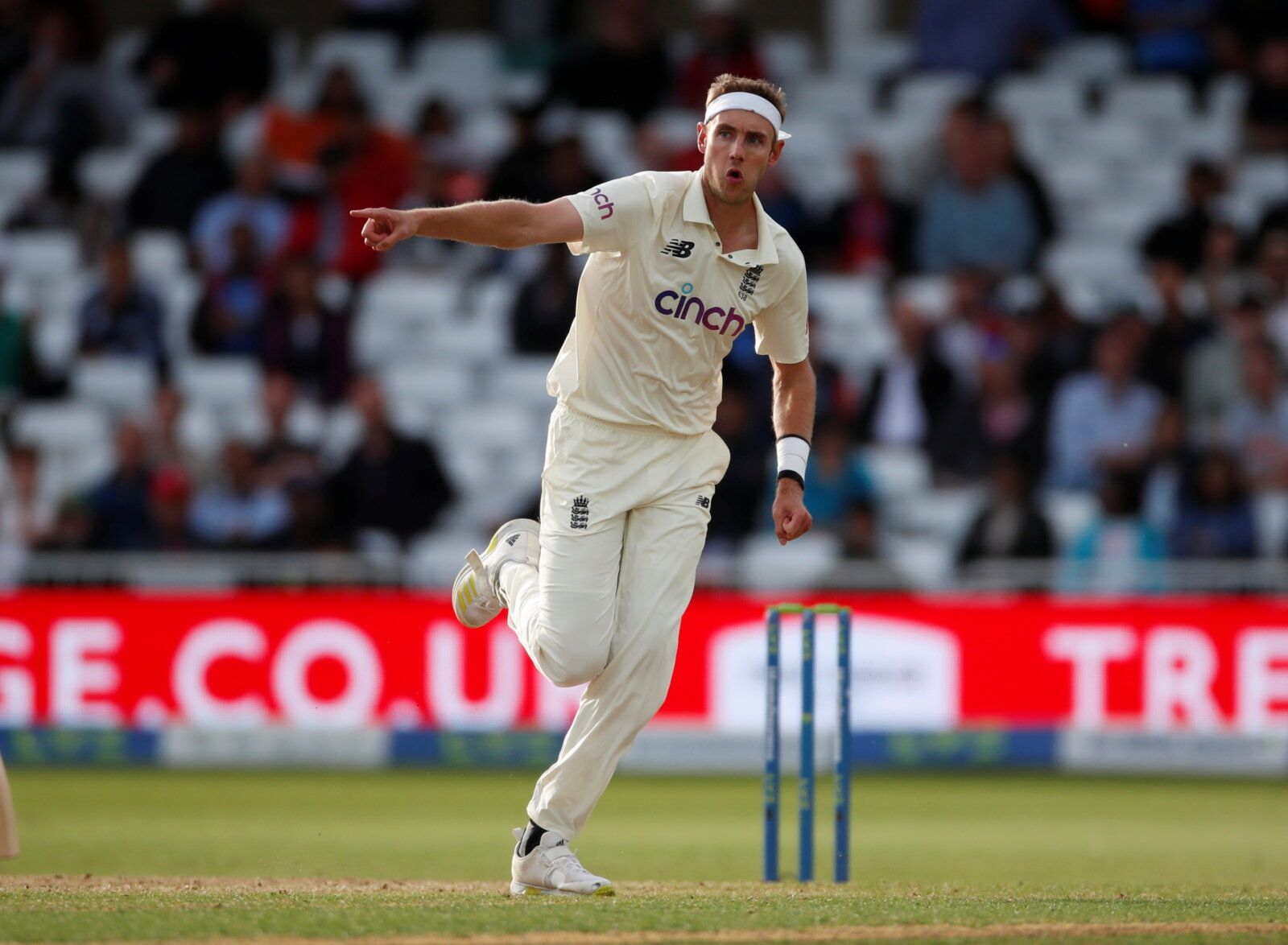 Cricket - First Test - England v India - Trent Bridge, Nottingham, Britain - August 7, 2021 England's Stuart Broad celebrates taking the wicket of India's KL Rahul  Action Images via Reuters/Paul Childs